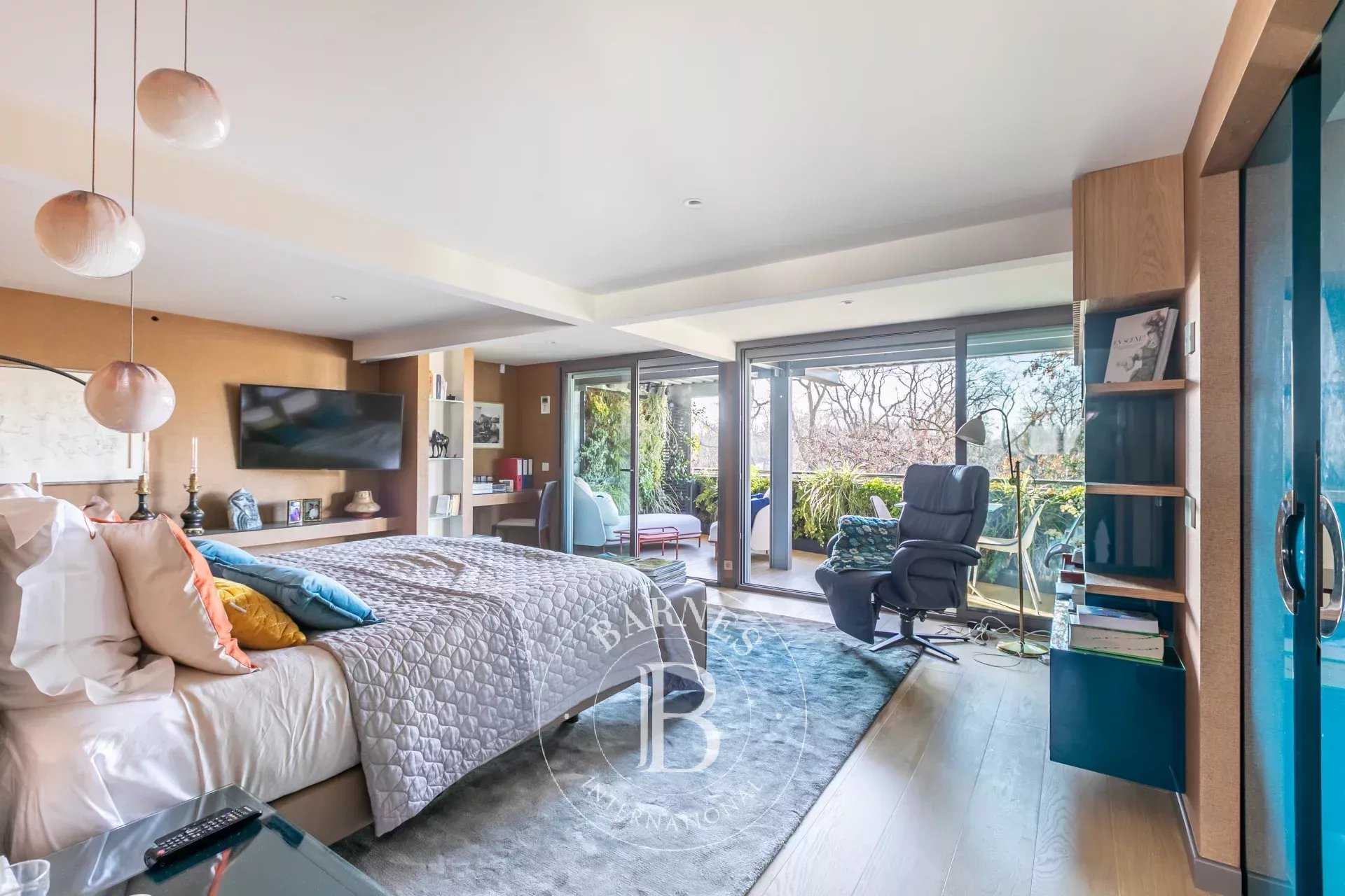 Paris  - Maison 10 Pi&egrave;ces 4 Chambres