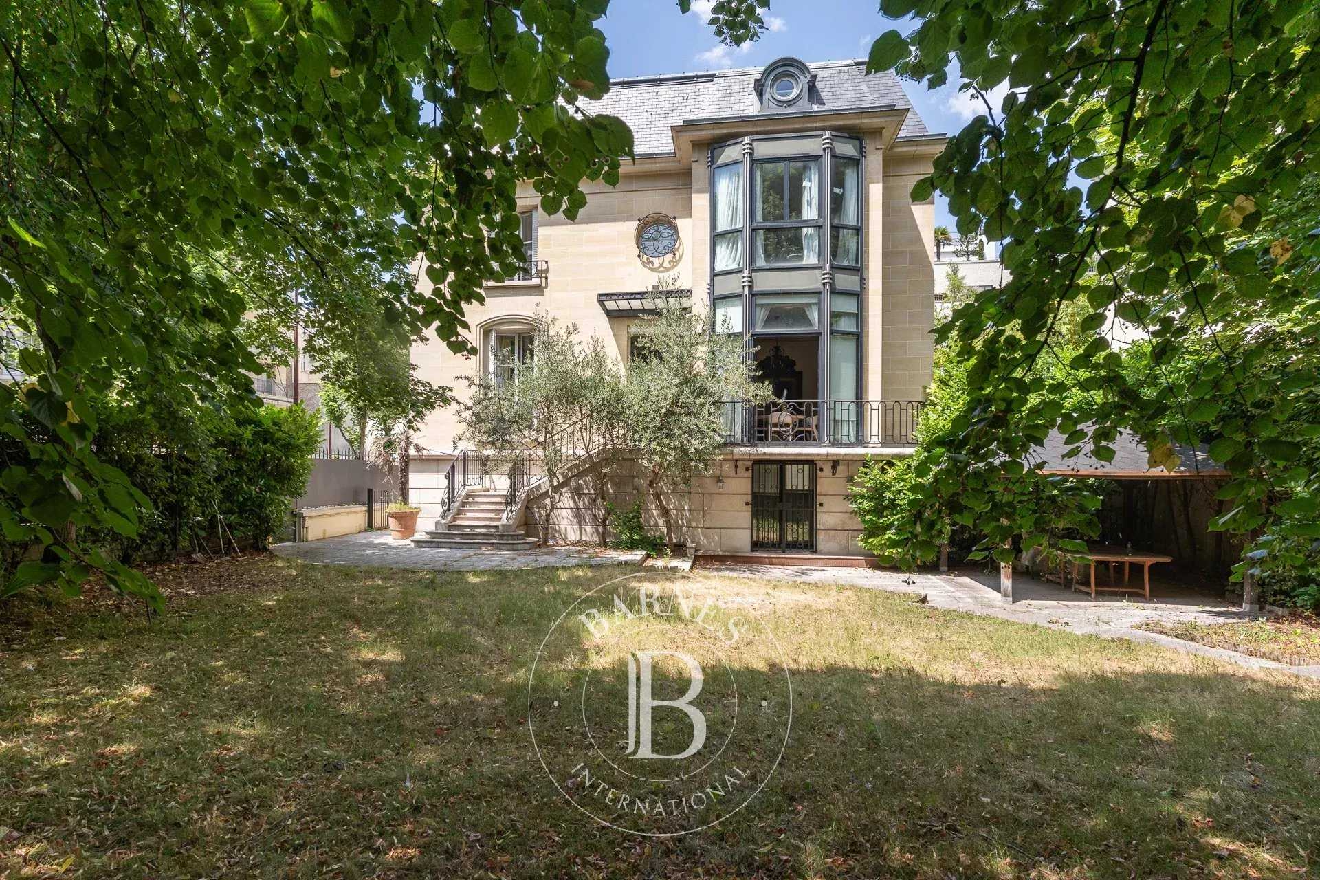 Neuilly-sur-Seine  - Hôtel particulier 