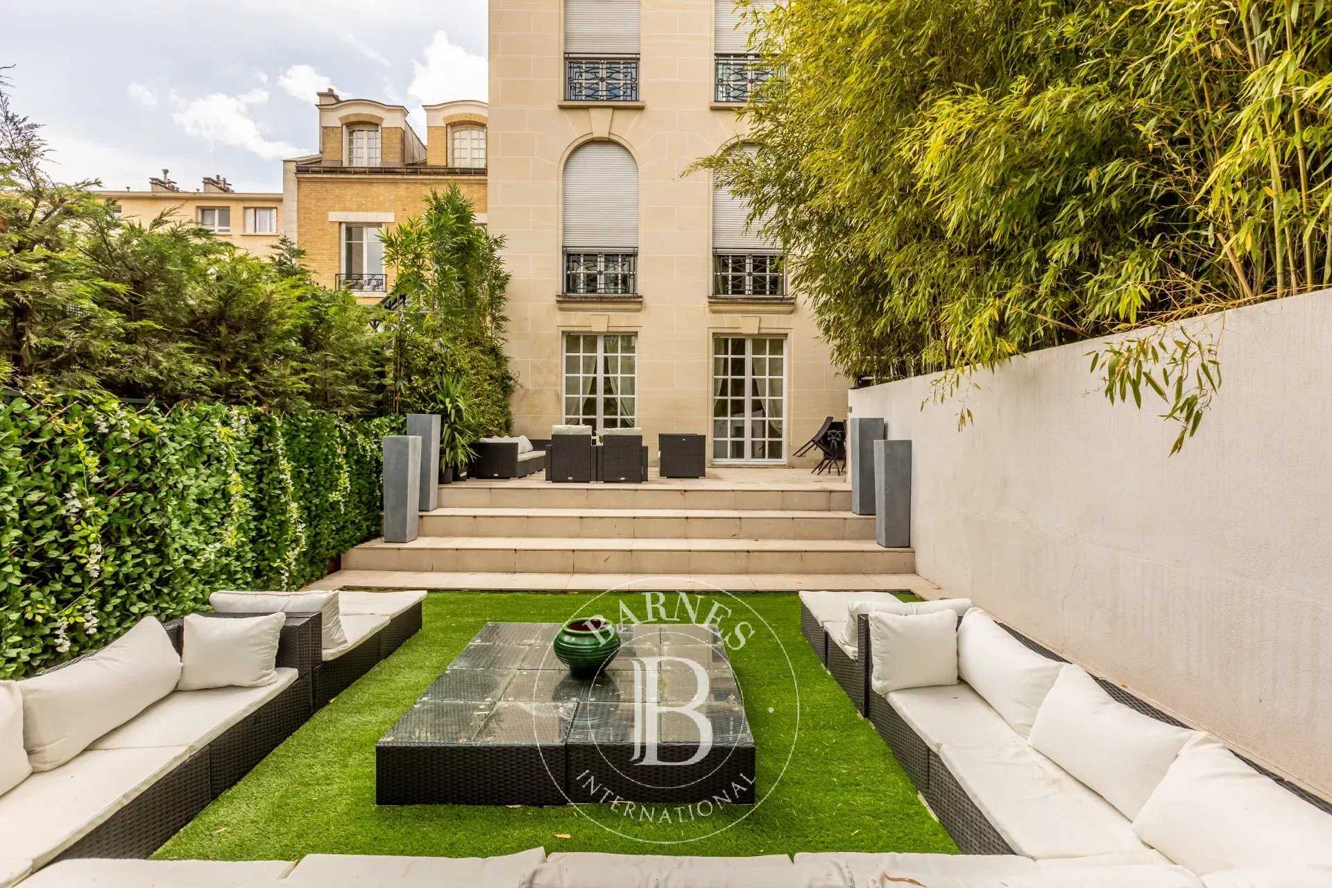 Hôtel particulier Neuilly-sur-Seine  -  ref 82551497 (picture 2)