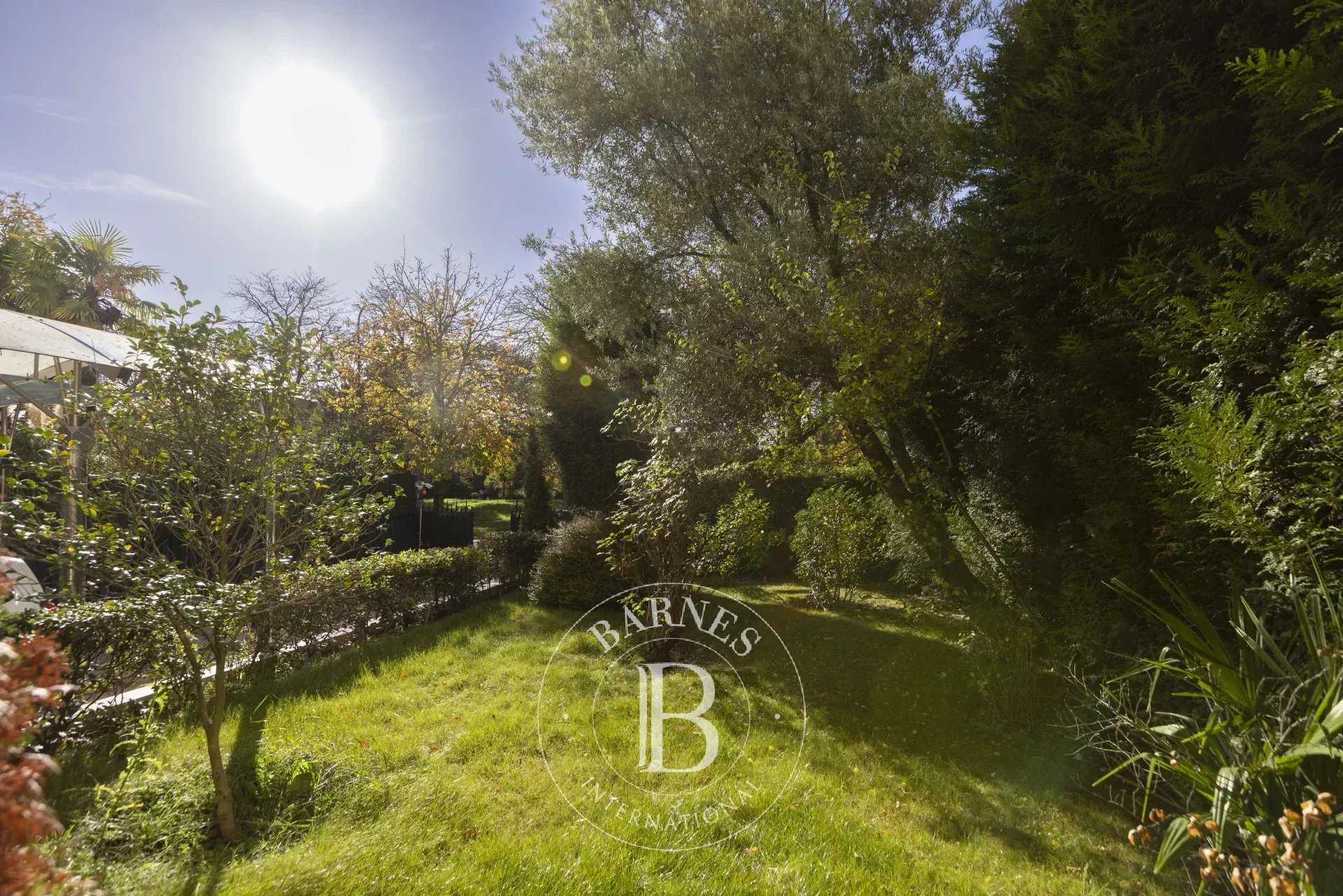 Hôtel particulier Neuilly-sur-Seine  -  ref 86374070 (picture 2)