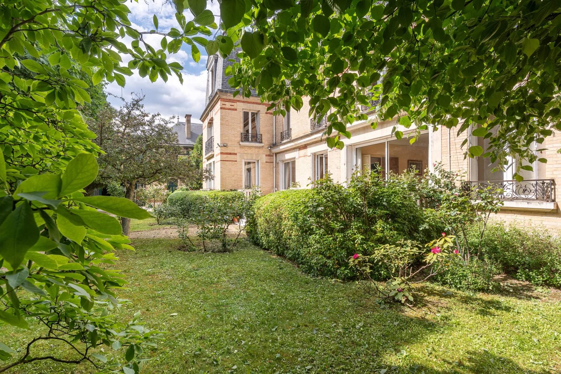 Paris  - House 10 Bedrooms - picture 1