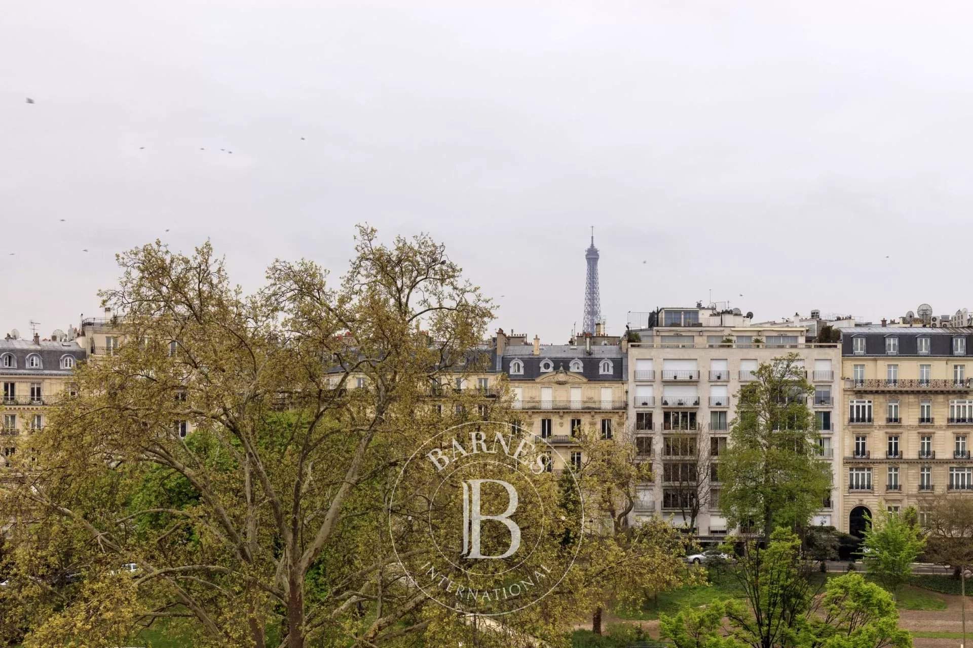 Paris  - Hôtel particulier 15 Pièces 5 Chambres - picture 6