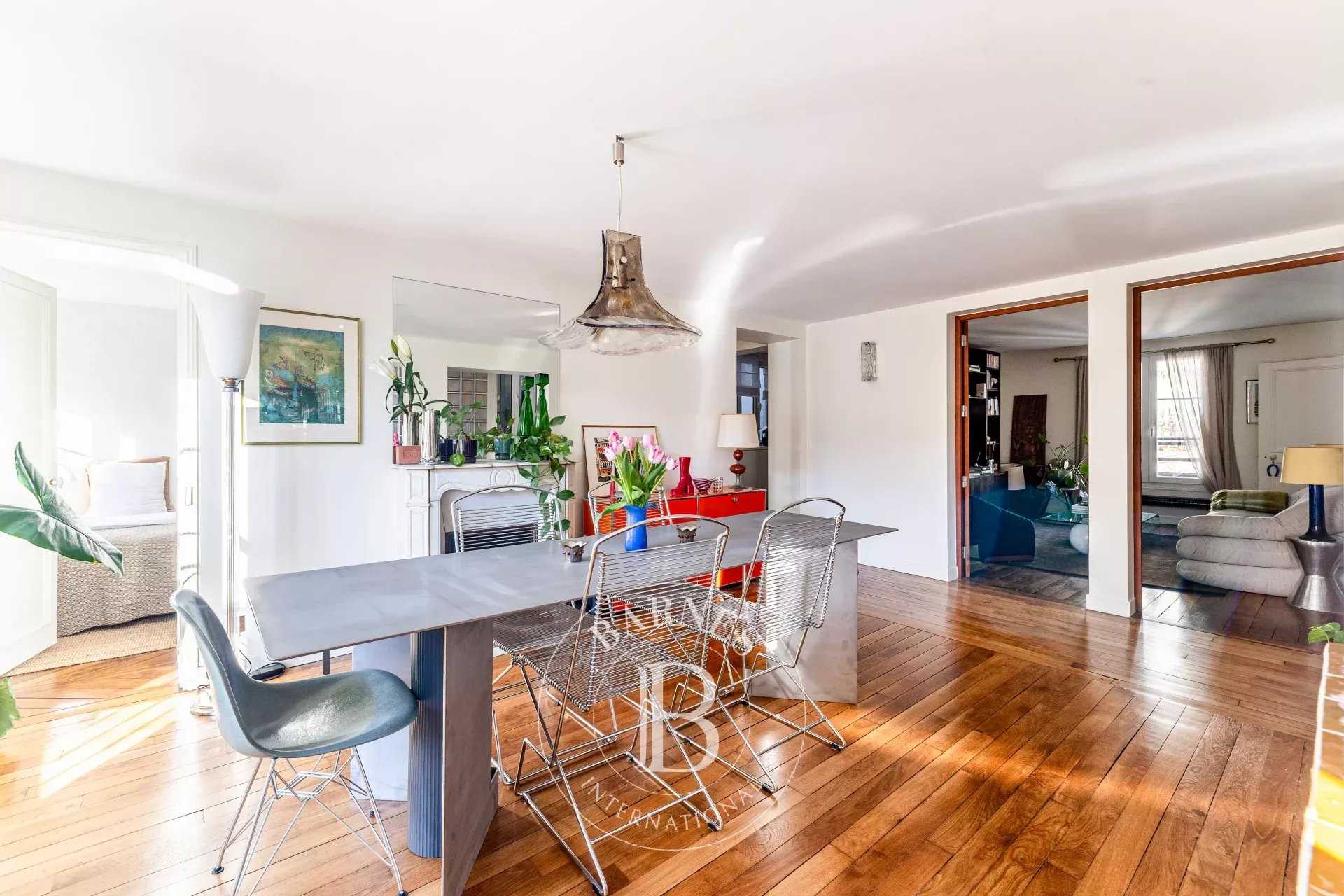 Paris  - Appartement 4 Pi&egrave;ces 2 Chambres