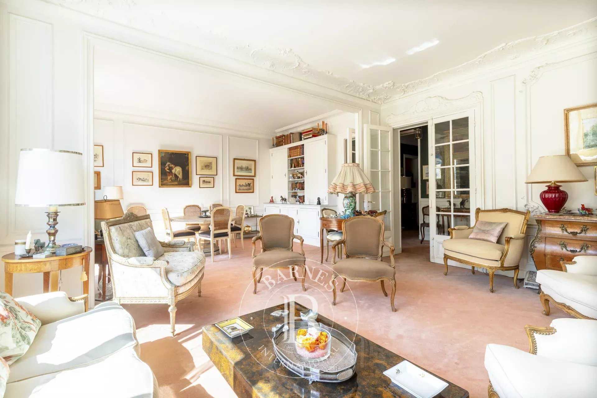 Paris  - Appartement 5 Pièces 3 Chambres