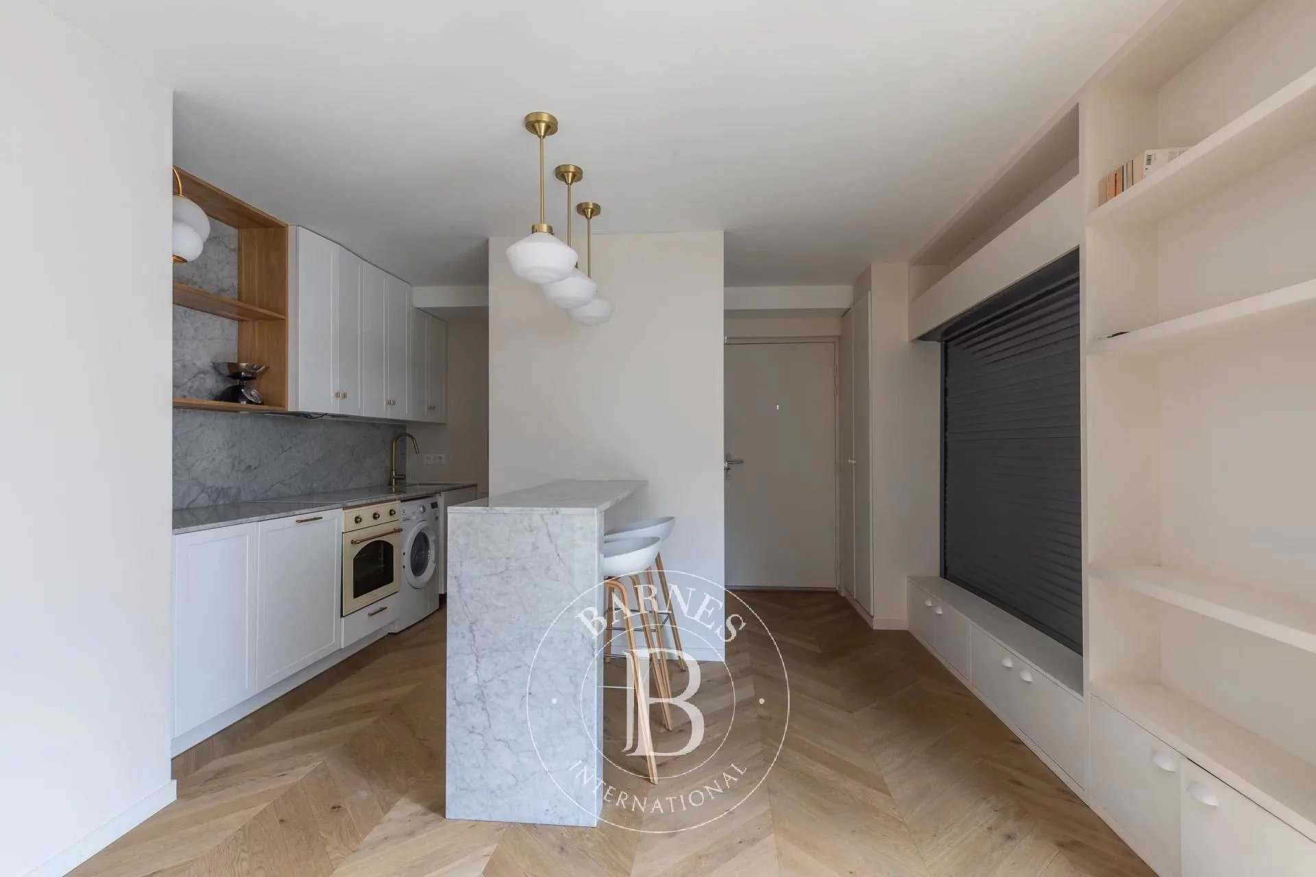 Paris  - Appartement 2 Pièces, 1 Chambre