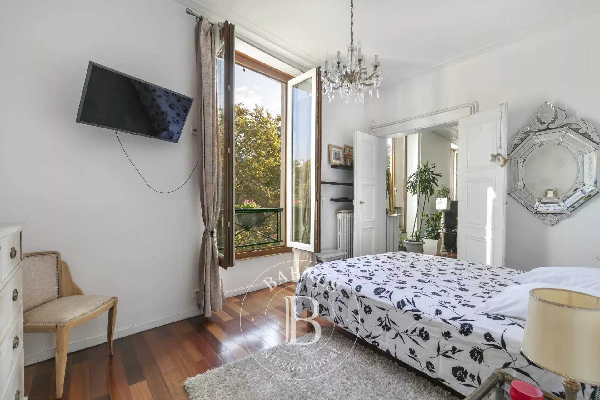 Paris  - Appartement 4 Pièces 2 Chambres