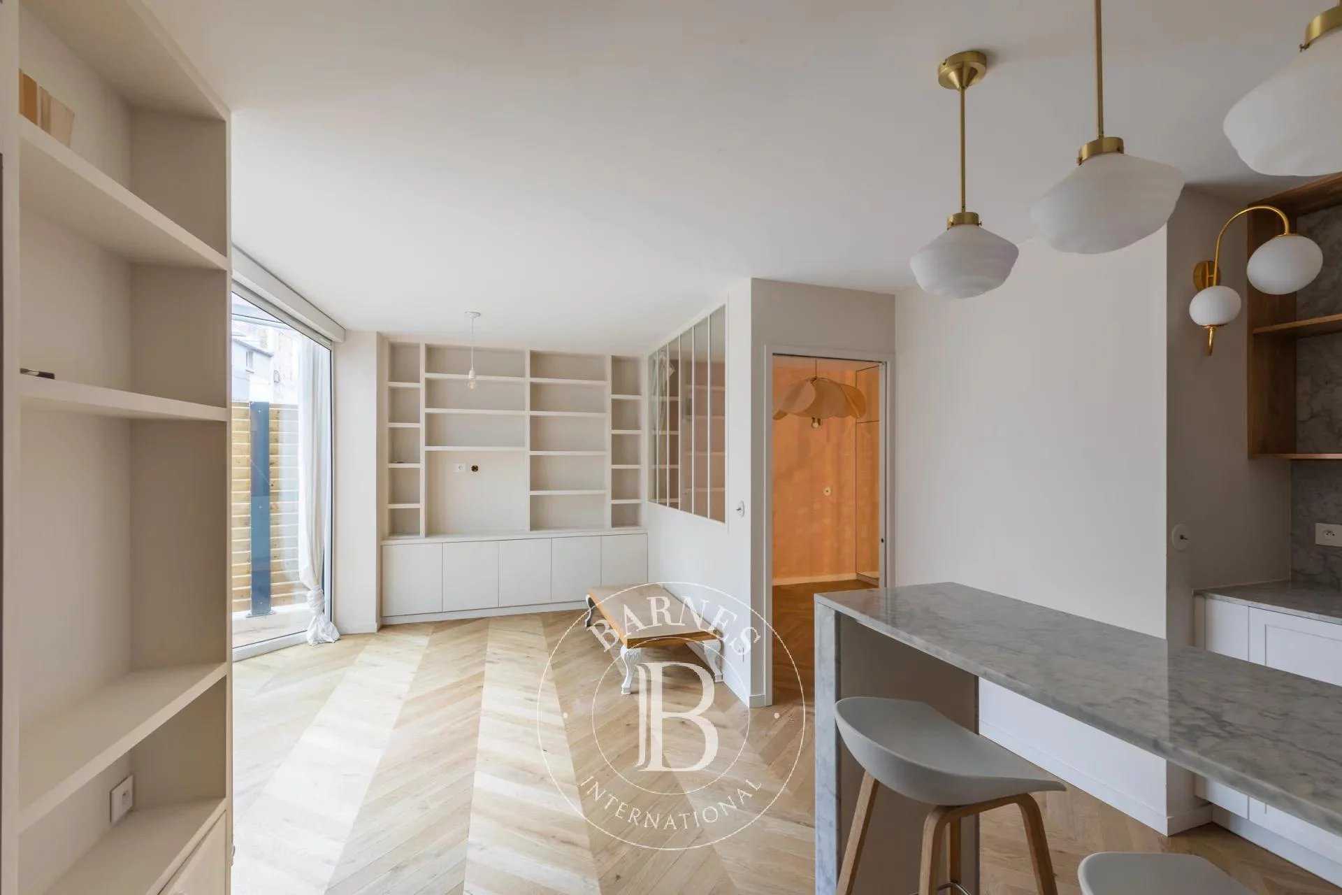 Paris  - Appartement 2 Pièces, 1 Chambre
