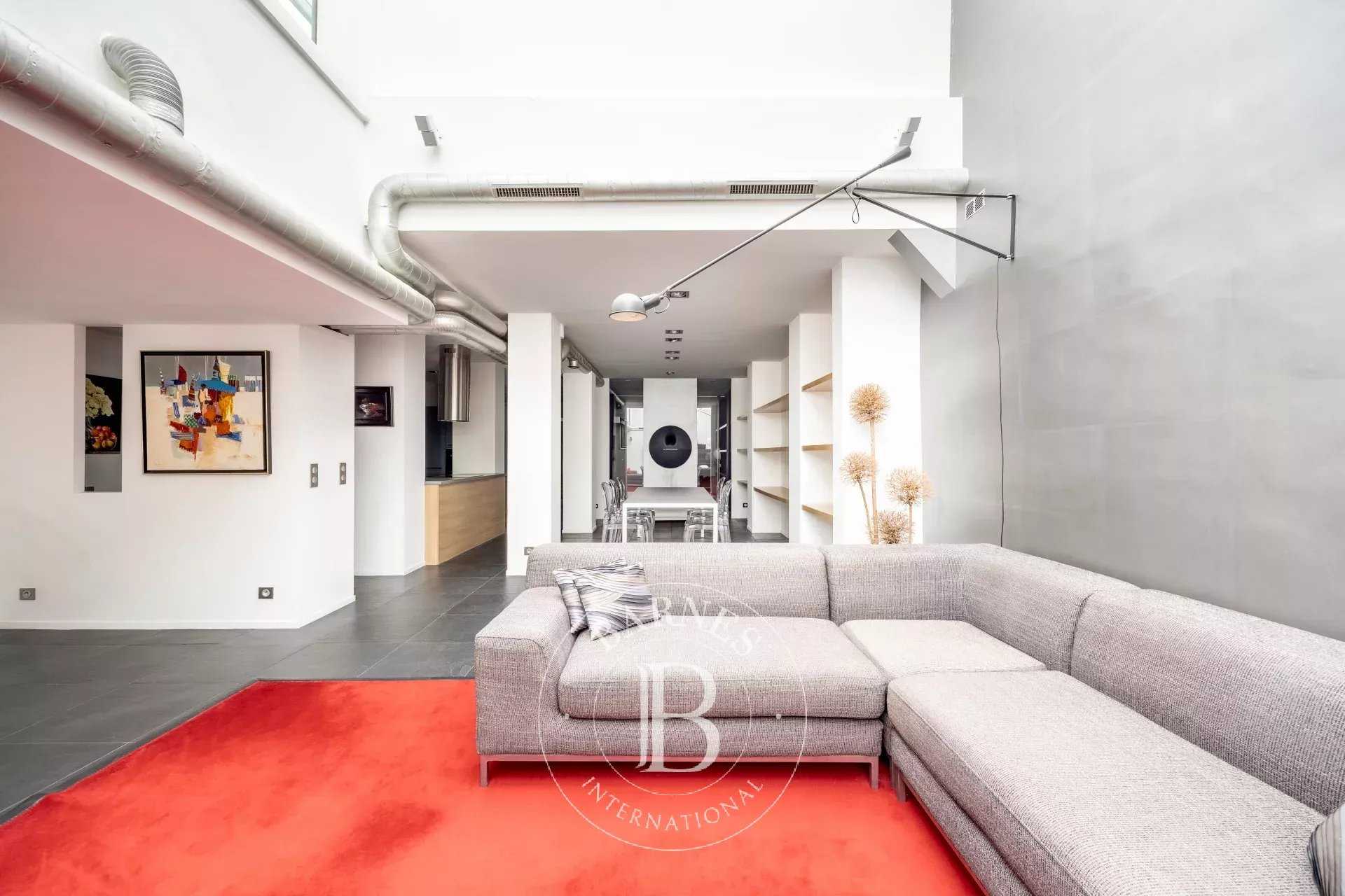 Paris  - Appartement 4 Pi&egrave;ces 2 Chambres