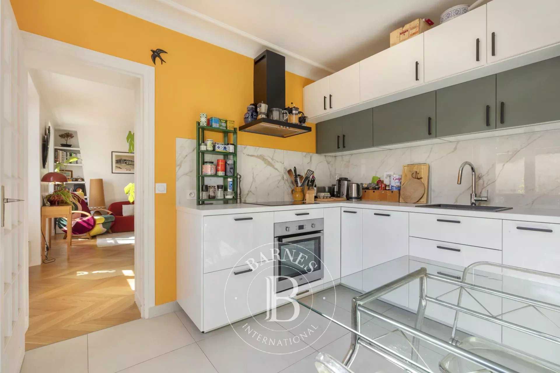 Paris  - Appartement 3 Pi&egrave;ces 2 Chambres