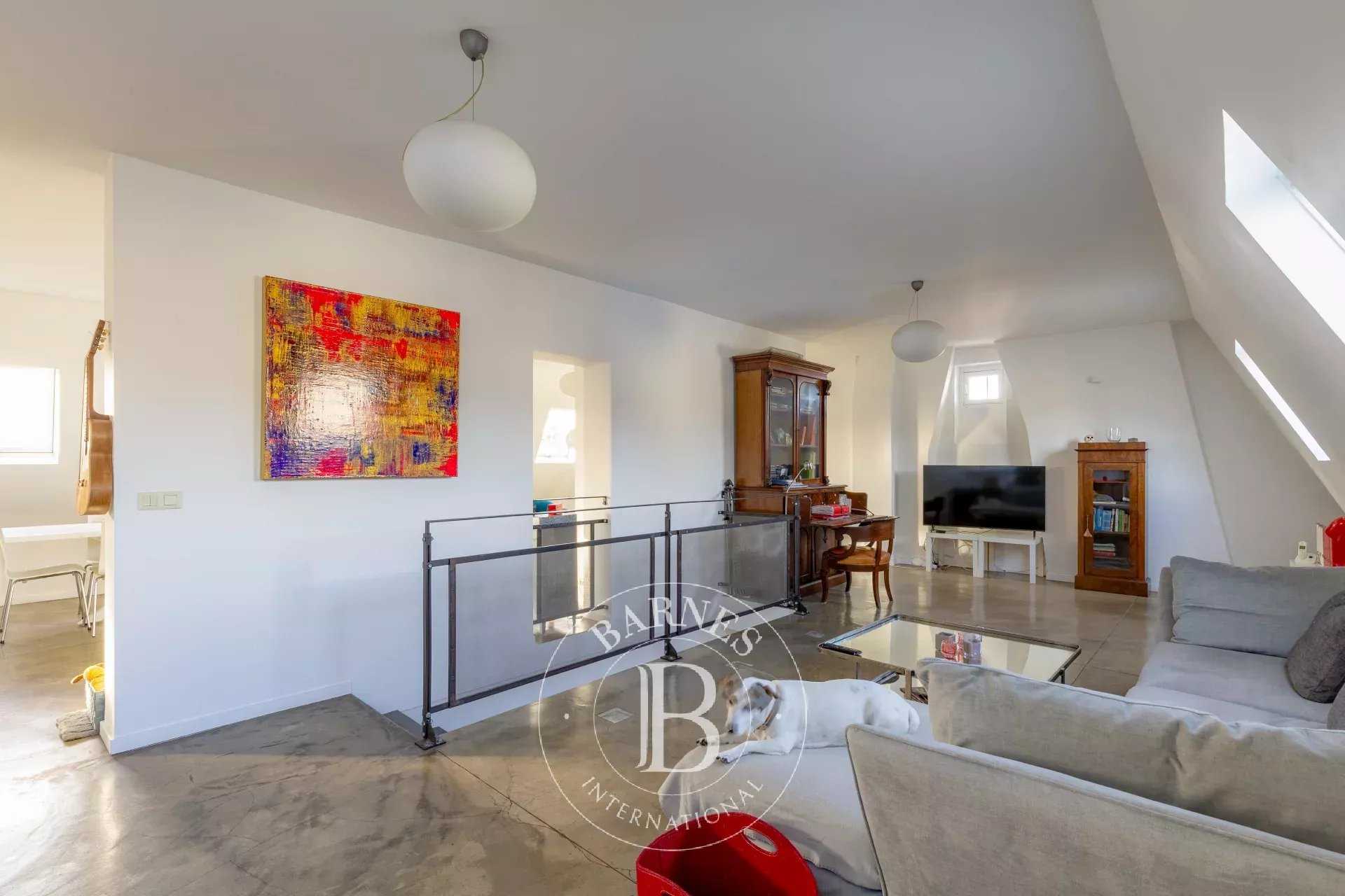 Paris  - Appartement 4 Pi&egrave;ces 2 Chambres