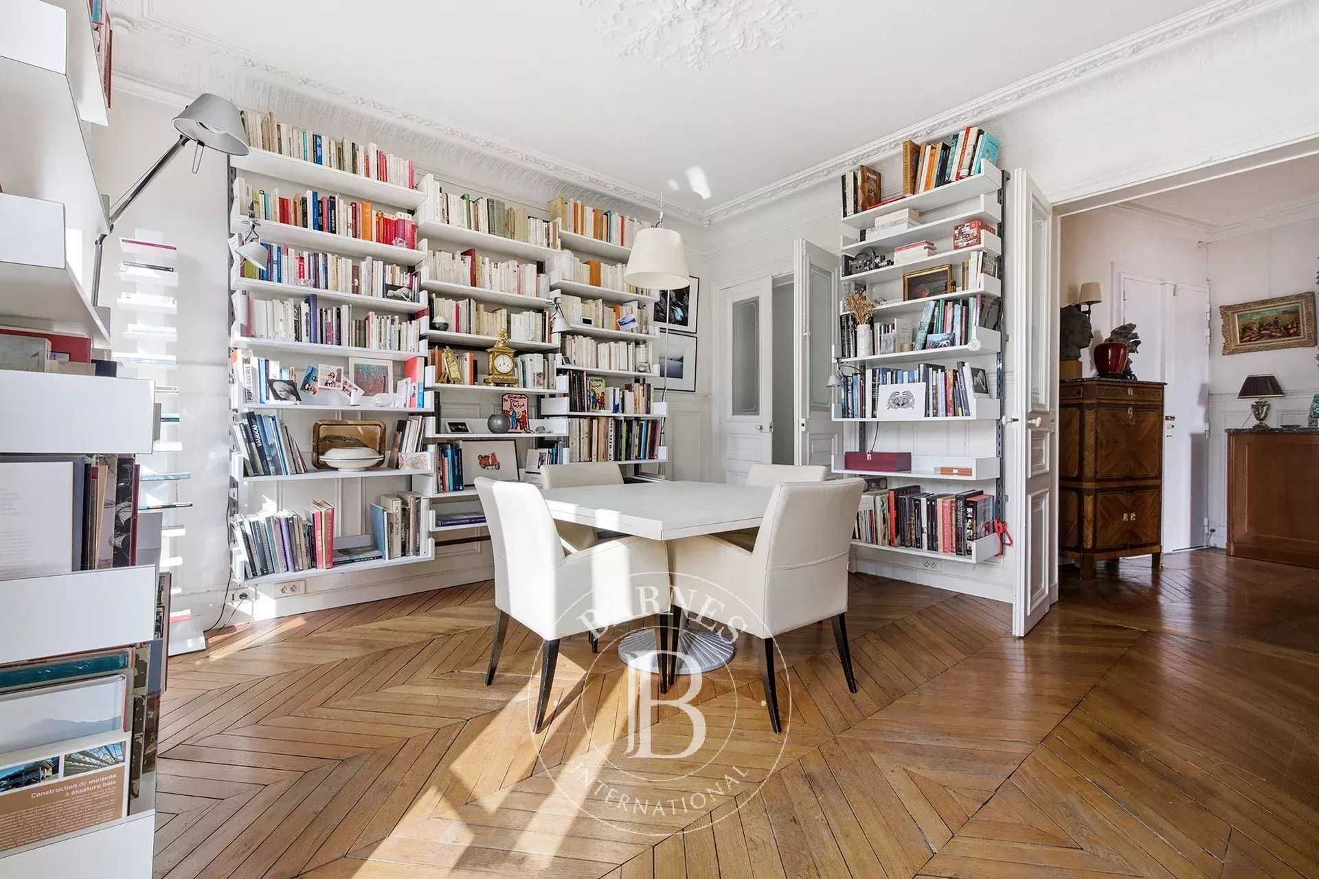 Paris  - Appartement 4 Pi&egrave;ces 3 Chambres