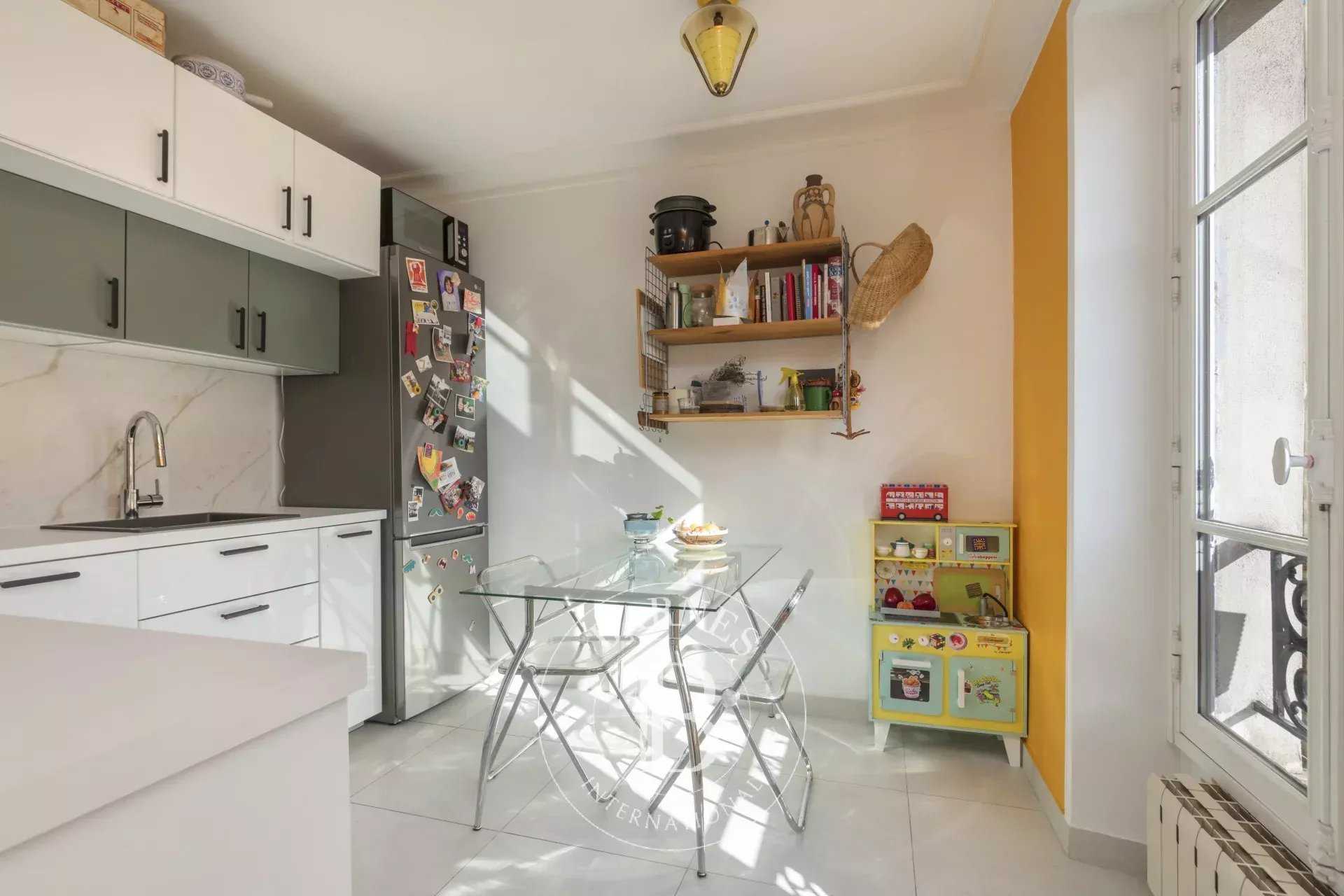 Paris  - Appartement 3 Pi&egrave;ces 2 Chambres