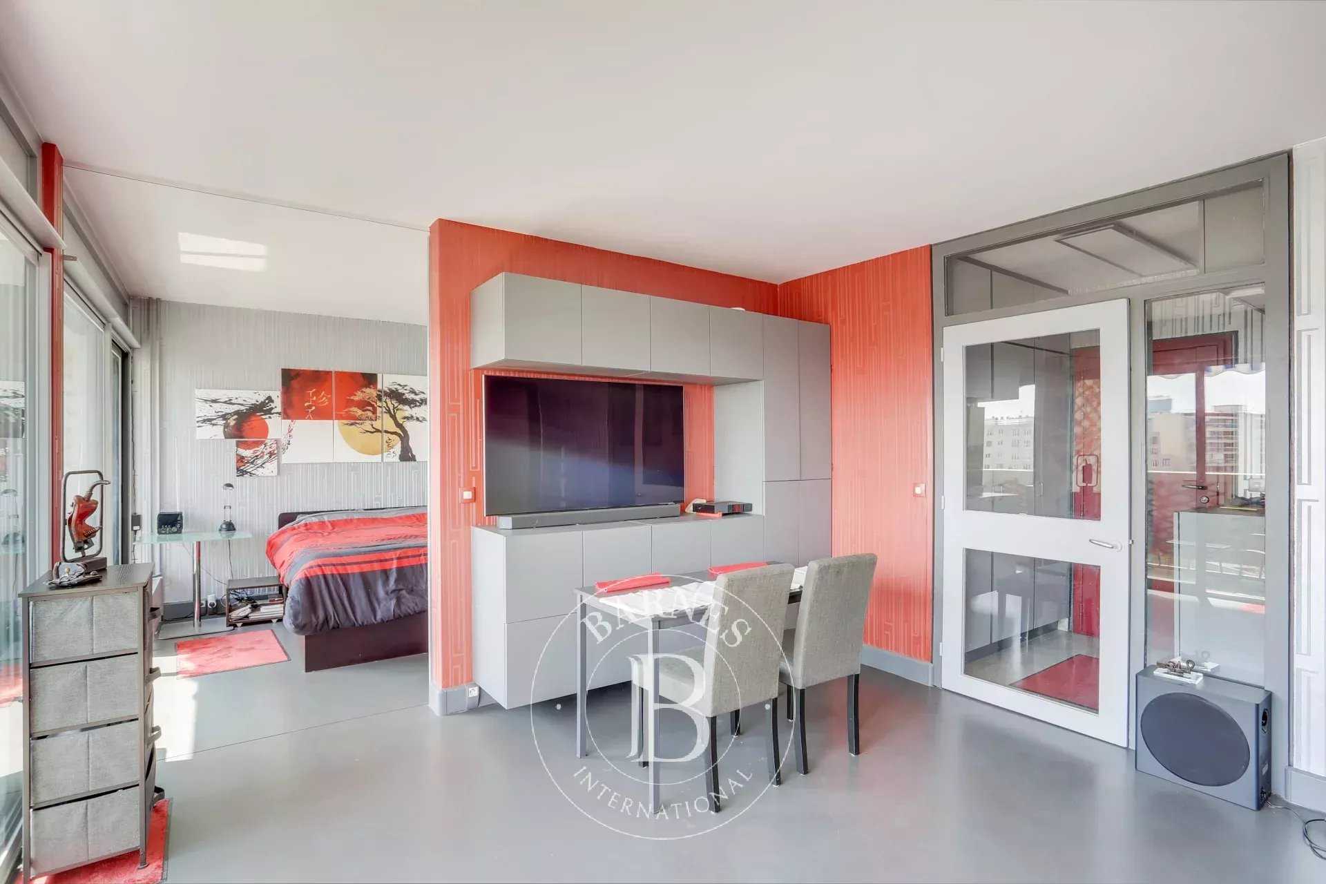 Paris  - Appartement 2 Pièces, 1 Chambre