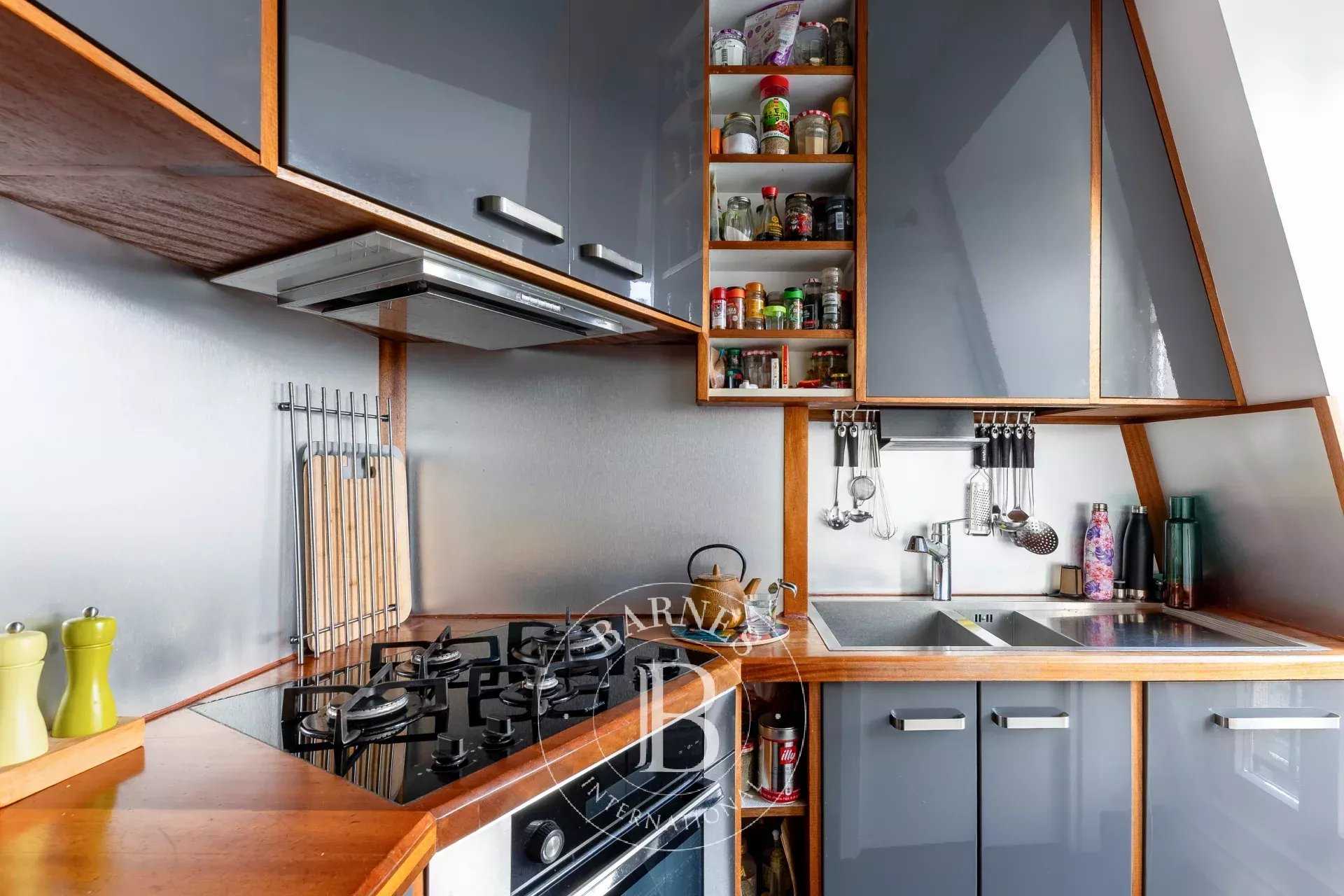 Paris  - Appartement 3 Pièces 2 Chambres