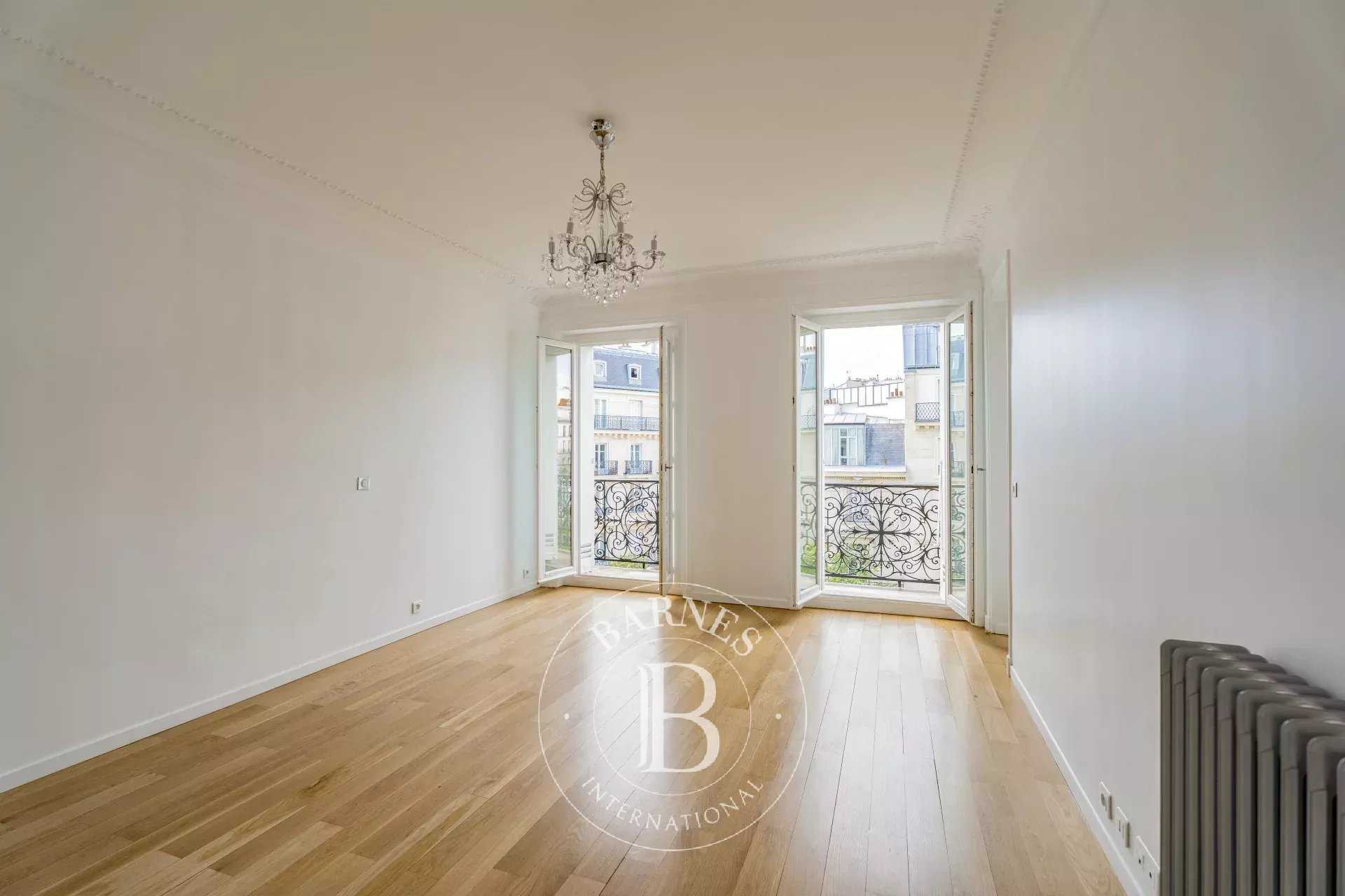 Paris  - Appartement 5 Pièces 4 Chambres