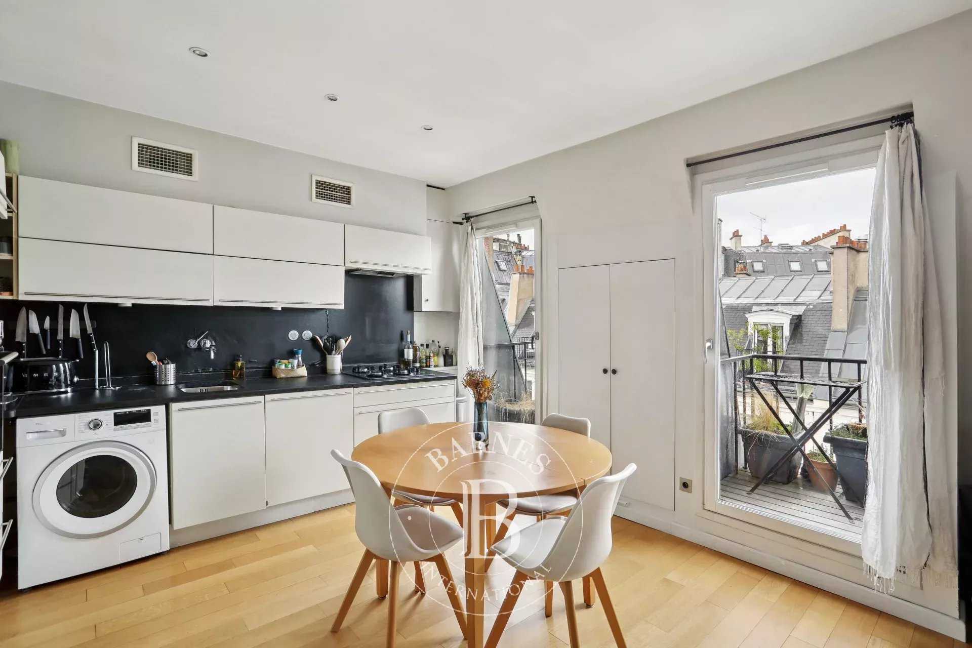 Paris  - Appartement 2 Pièces, 1 Chambre