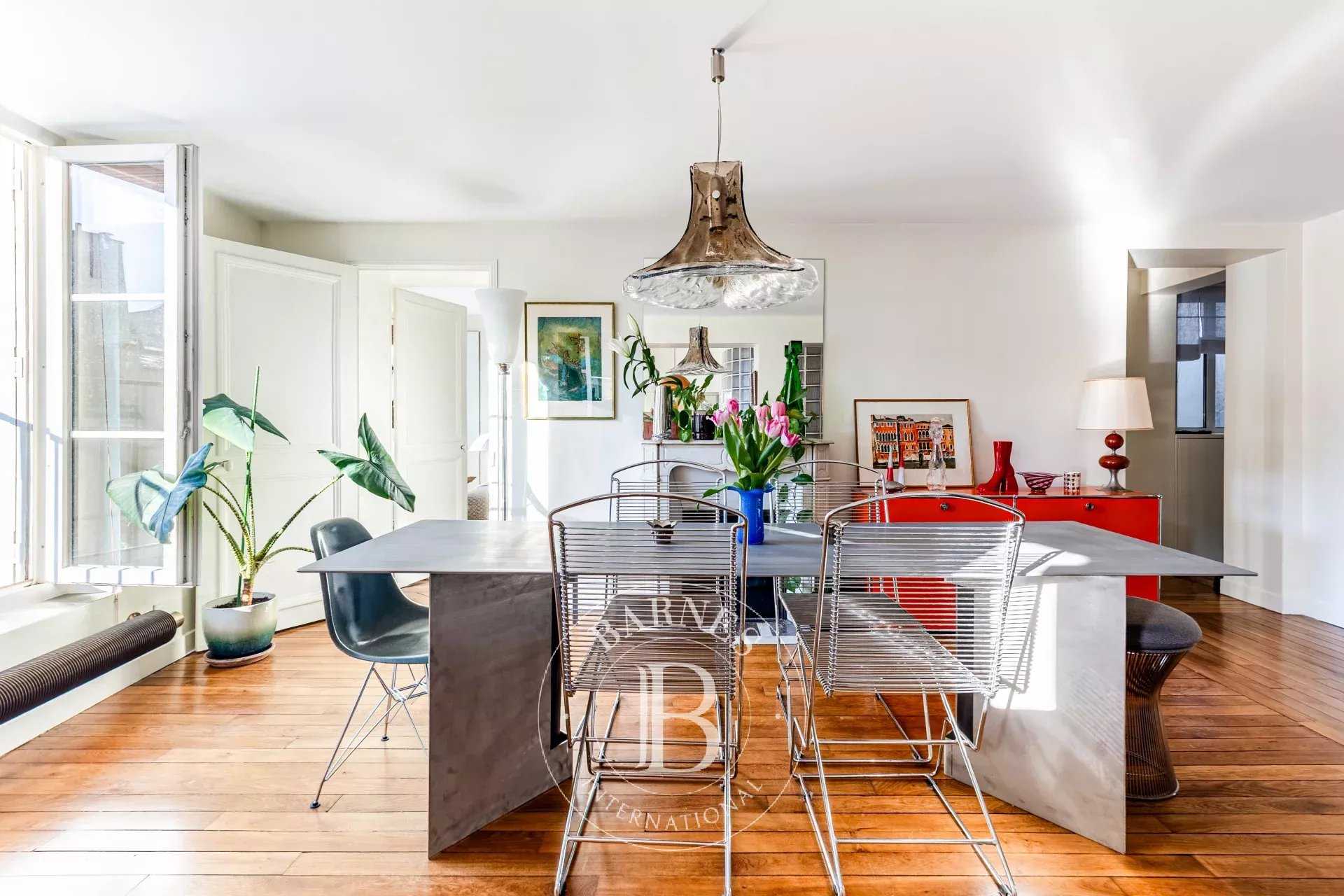 Paris  - Appartement 4 Pi&egrave;ces 2 Chambres