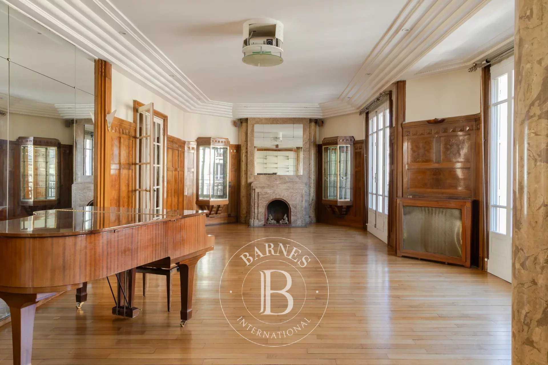 Apartment Paris 75011