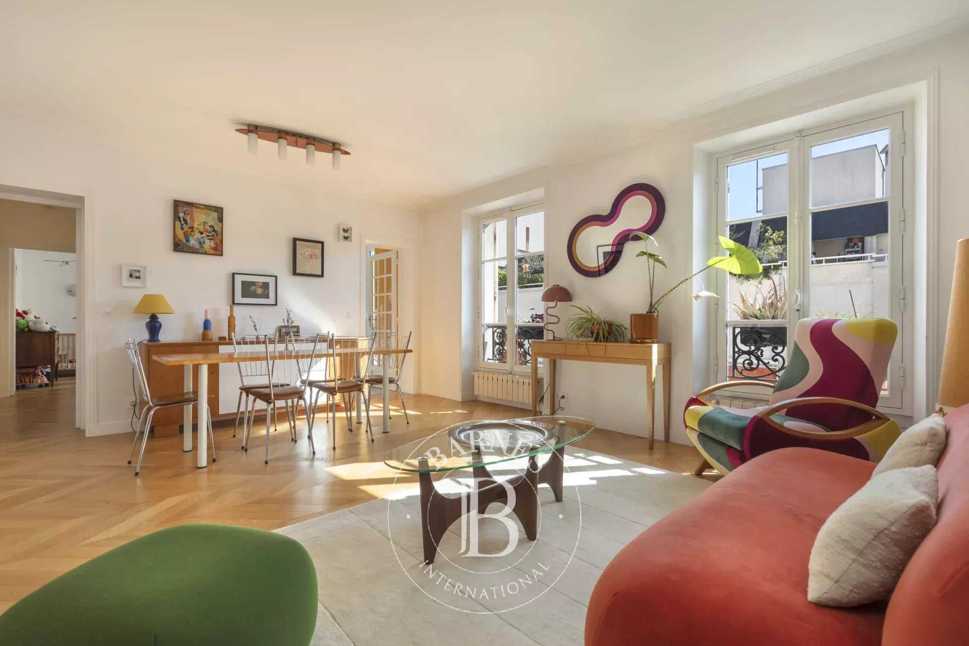 Paris  - Appartement 3 Pi&egrave;ces 2 Chambres