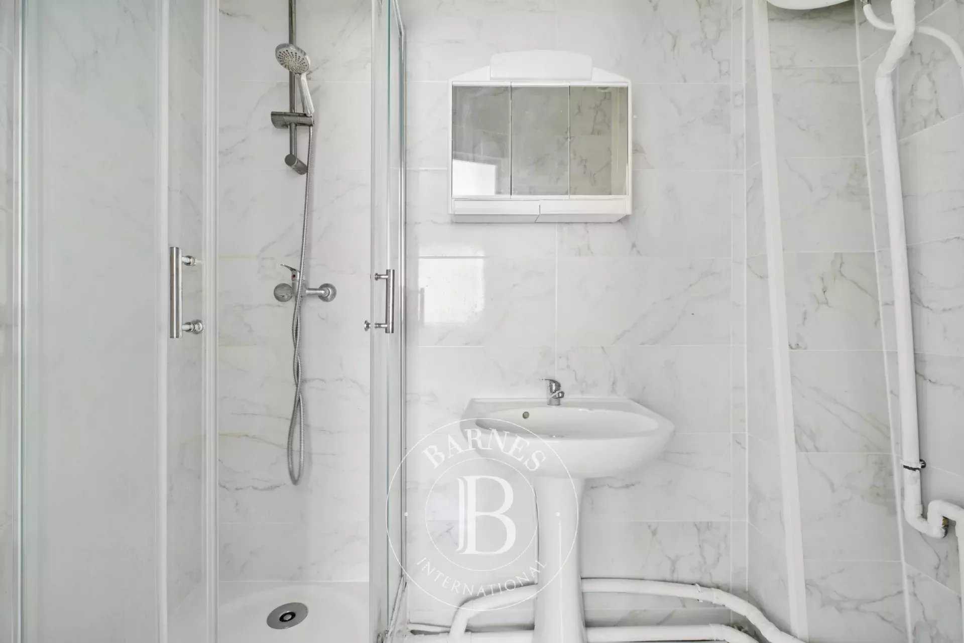 Paris  - Piso 1 Cuarto
