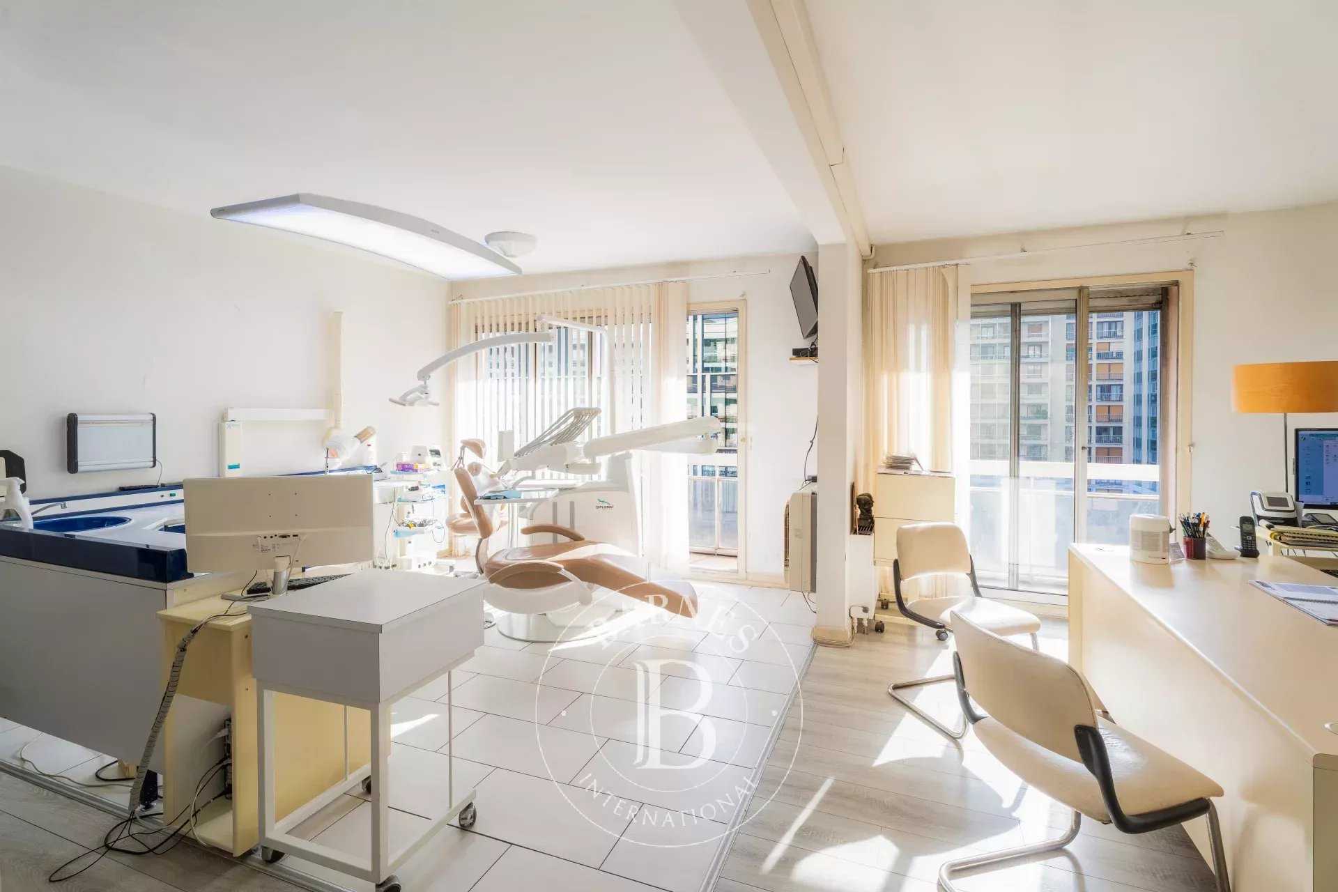 Paris  - Appartement 4 Pi&egrave;ces 3 Chambres