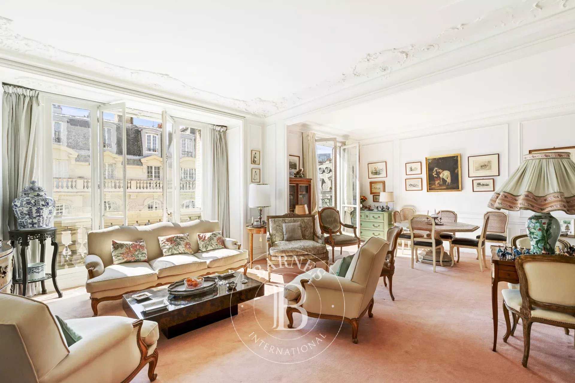 Paris  - Appartement 5 Pièces 3 Chambres