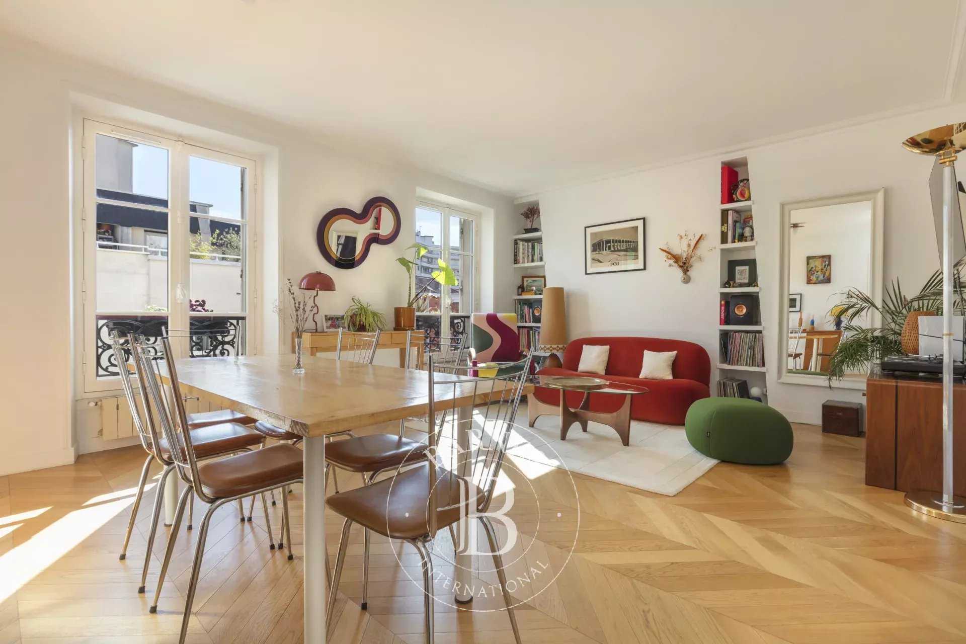 Paris  - Appartement 3 Pi&egrave;ces 2 Chambres