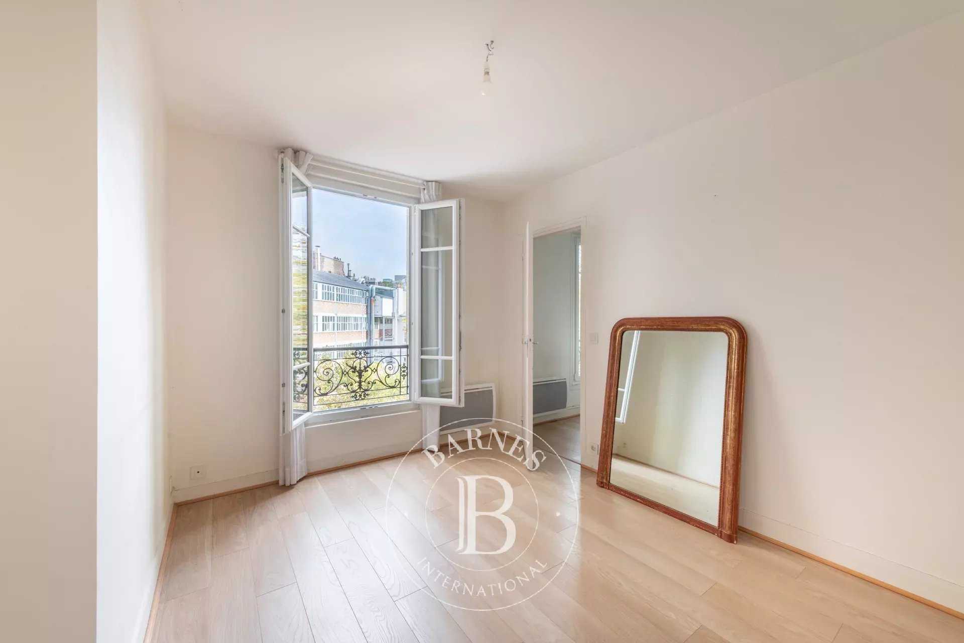 Apartment Paris 75011  -  ref 85339107 (picture 1)
