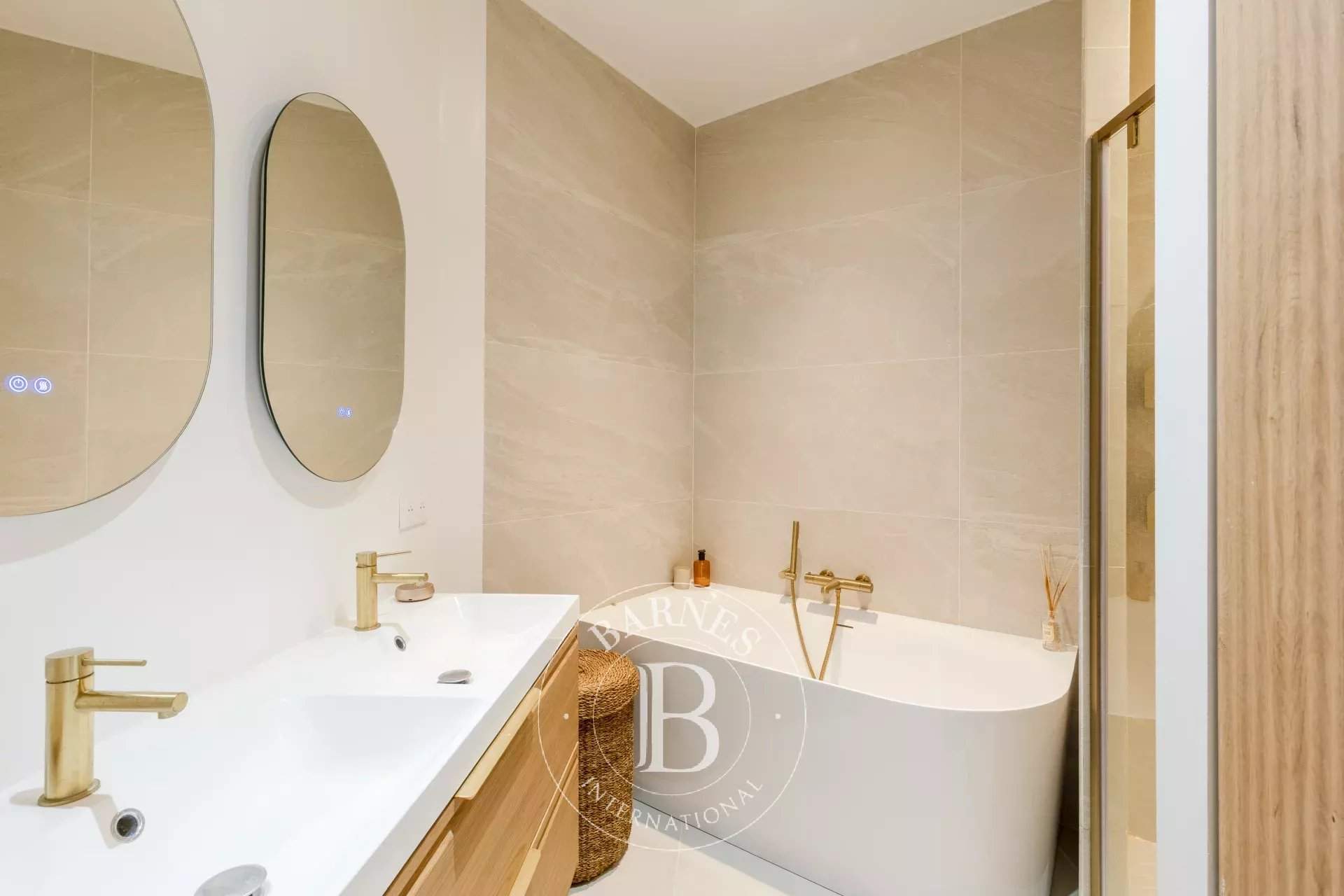 Paris  - Apartment 3 Bedrooms - picture 9