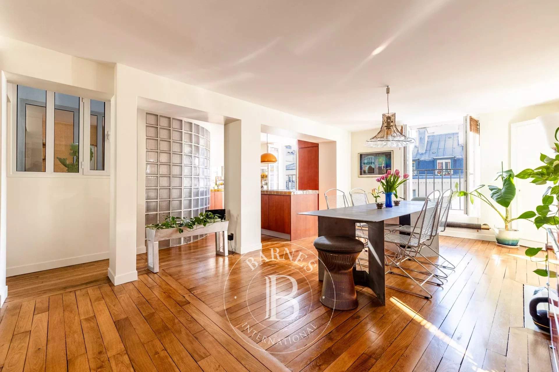 Paris  - Appartement 4 Pi&egrave;ces 2 Chambres - picture 1