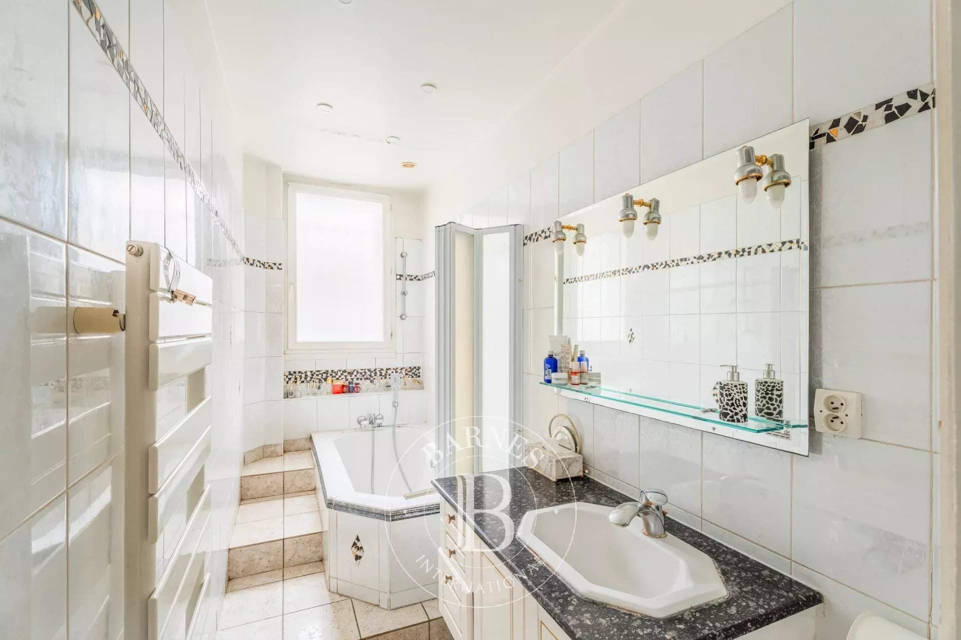 Paris  - Appartement 6 Pi&egrave;ces 3 Chambres - picture 9