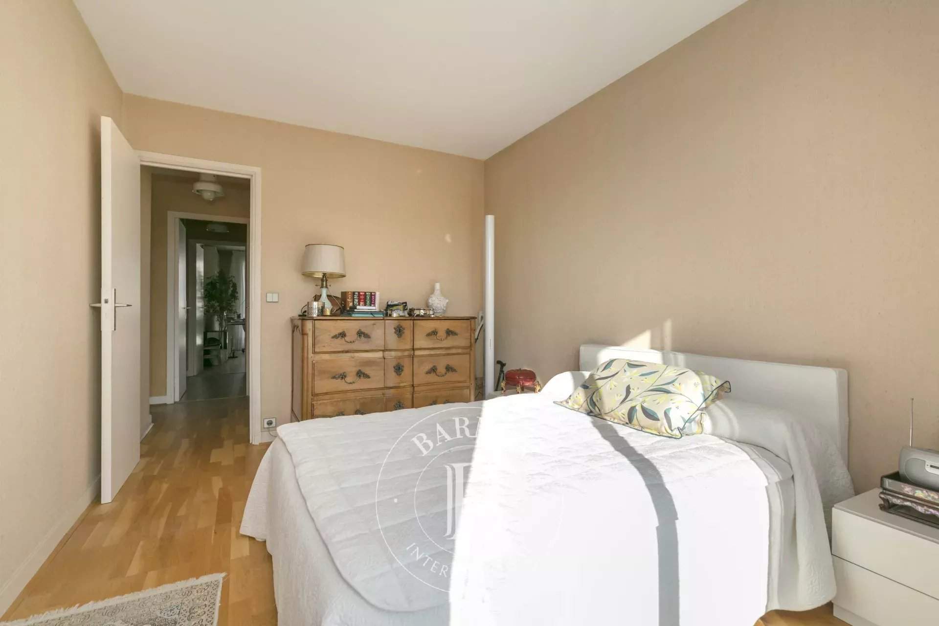 Paris  - Apartment 3 Bedrooms - picture 9