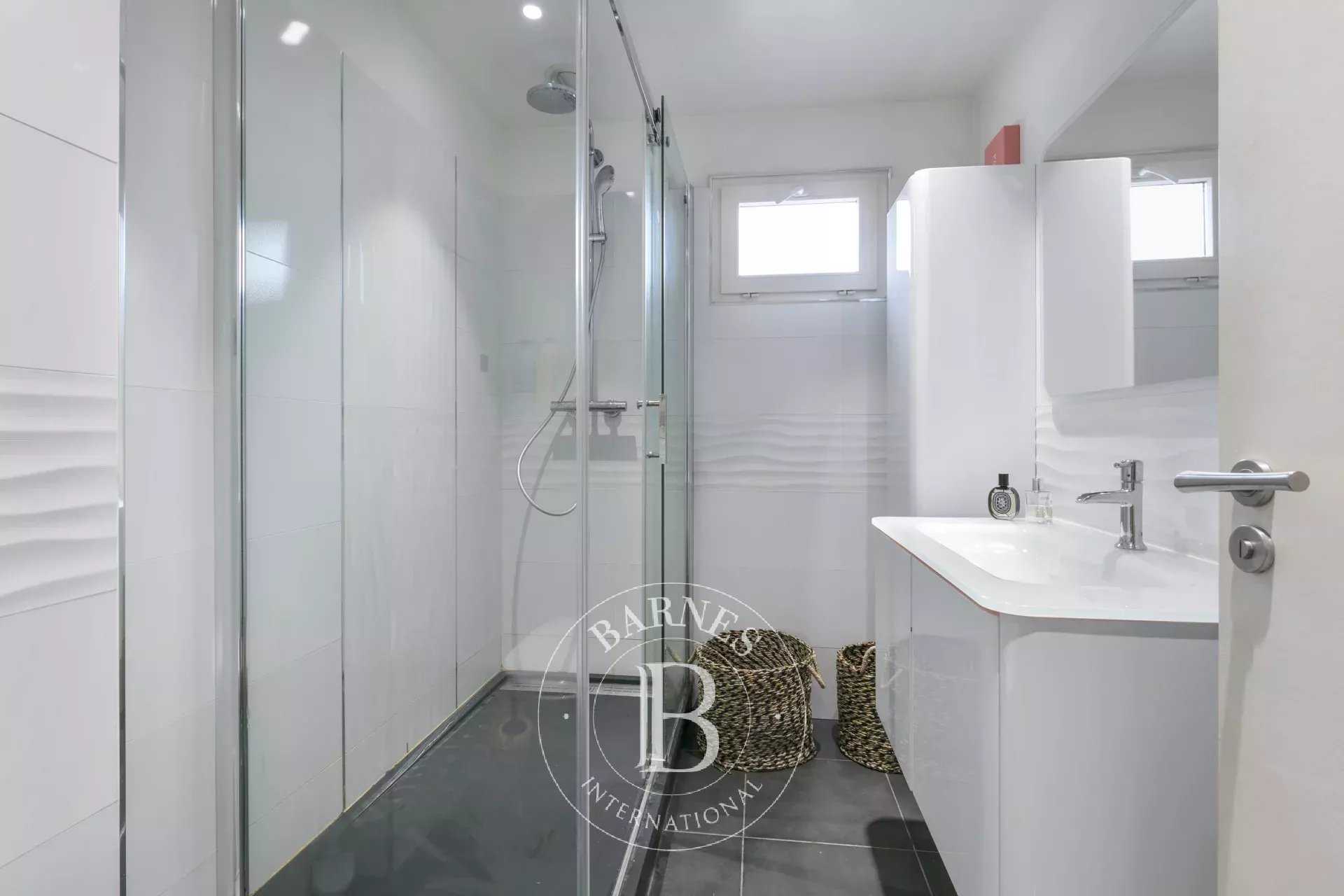 Suresnes  - Appartement 4 Pièces 3 Chambres