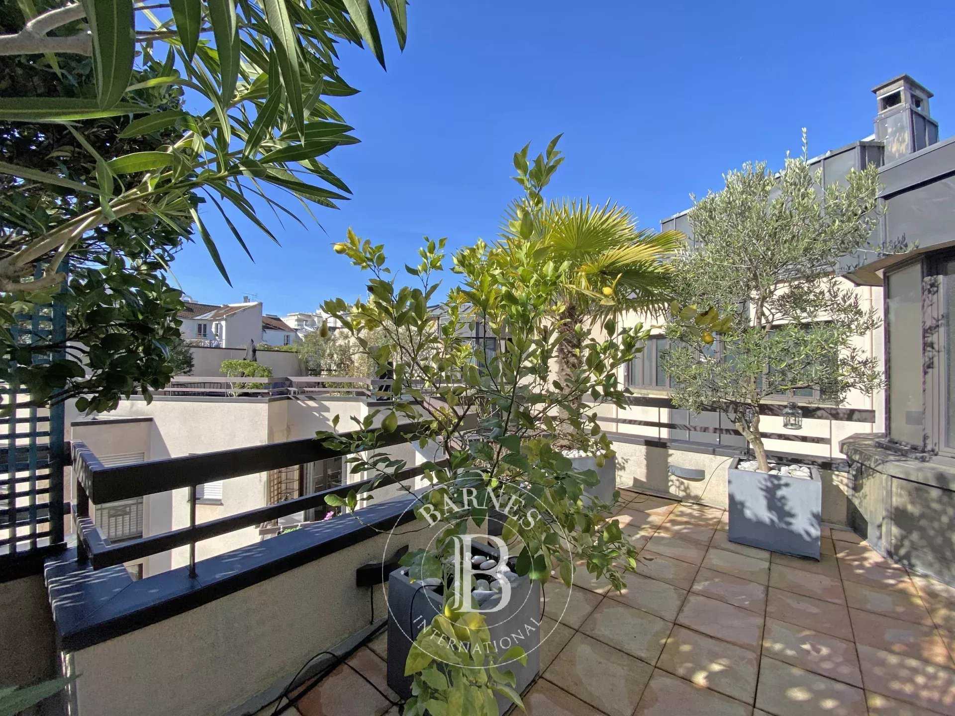 Apartment Suresnes
