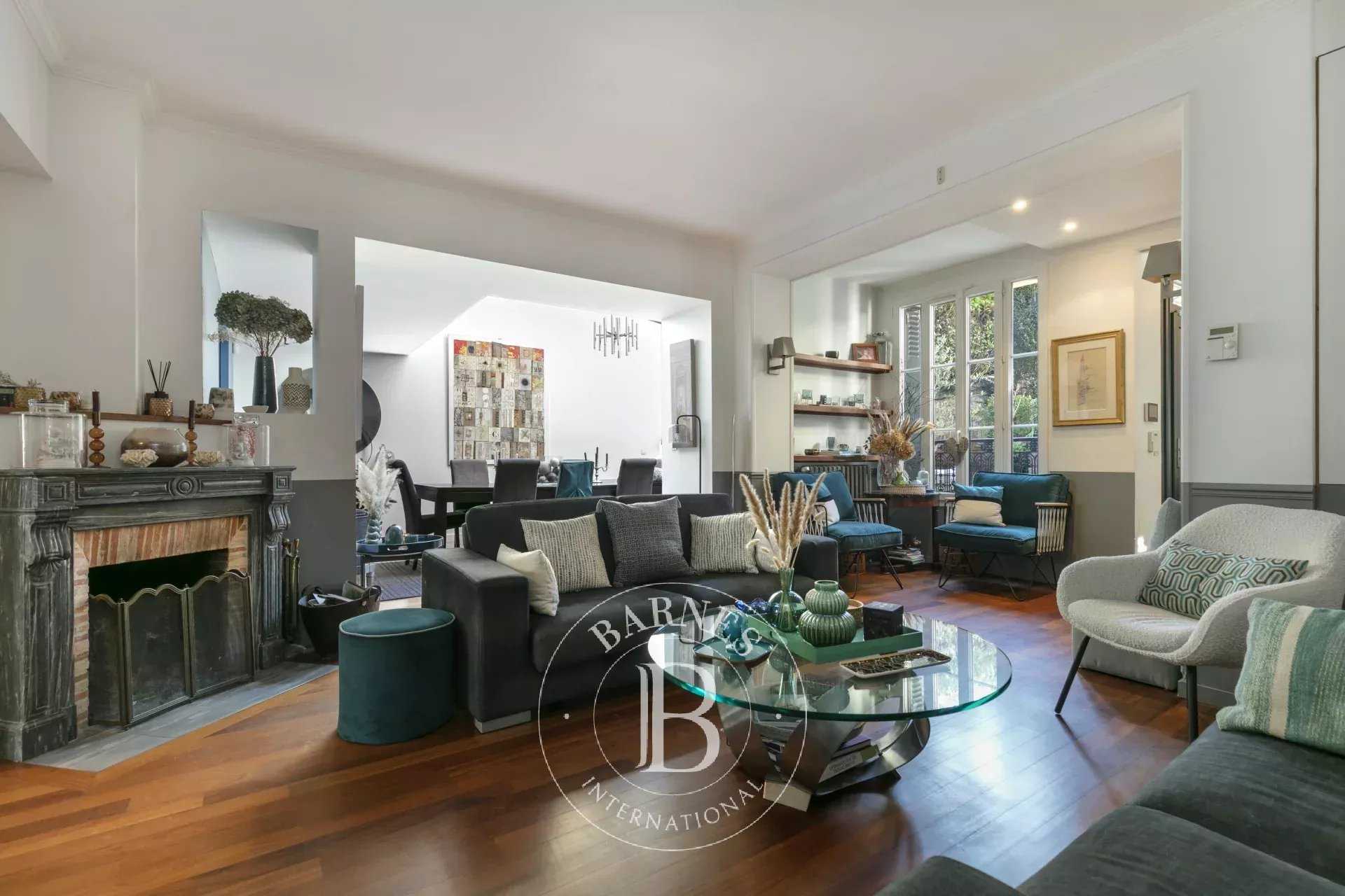 Suresnes  - Maison 10 Pi&egrave;ces 5 Chambres