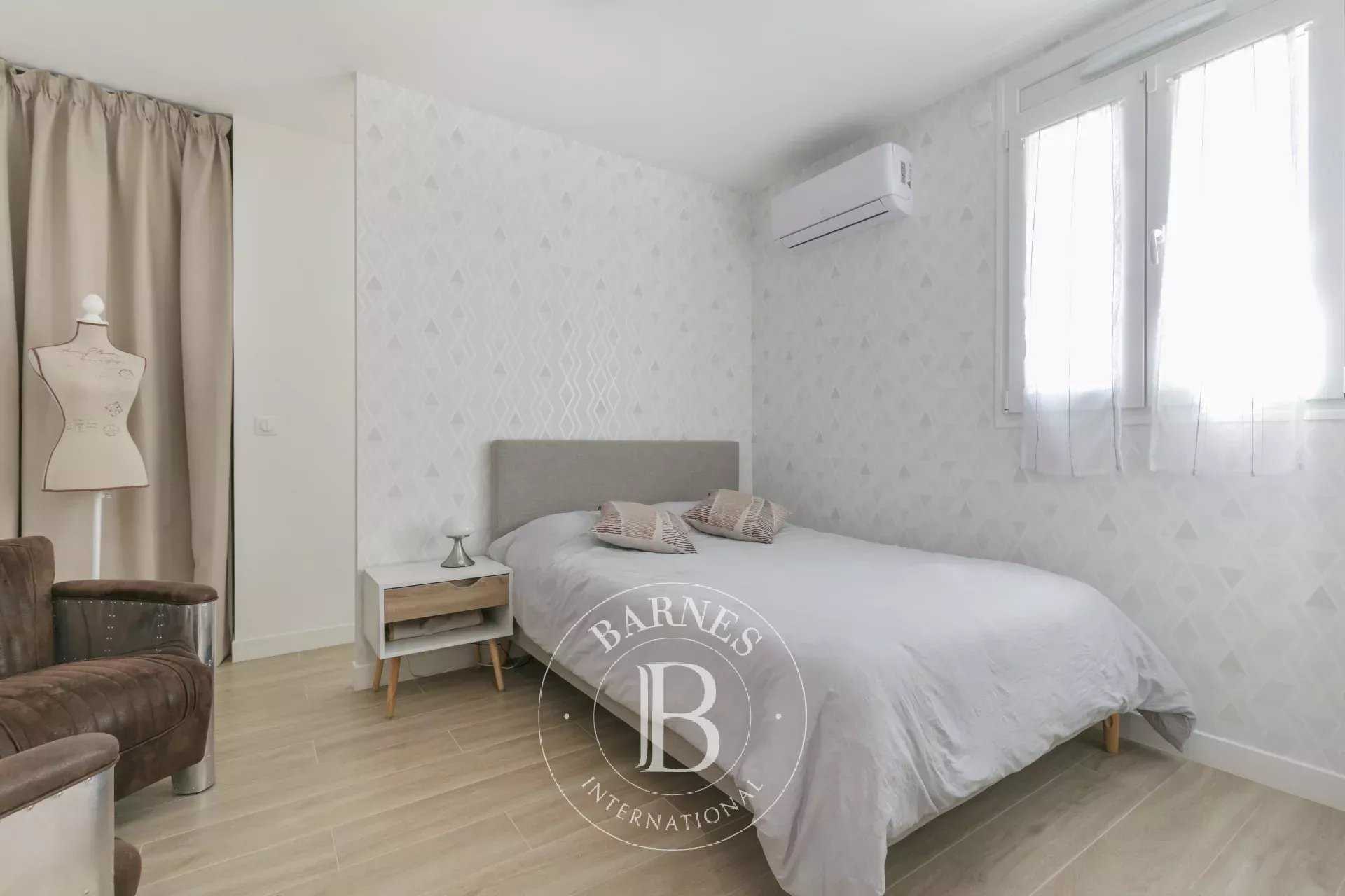 Puteaux  - House 5 Bedrooms