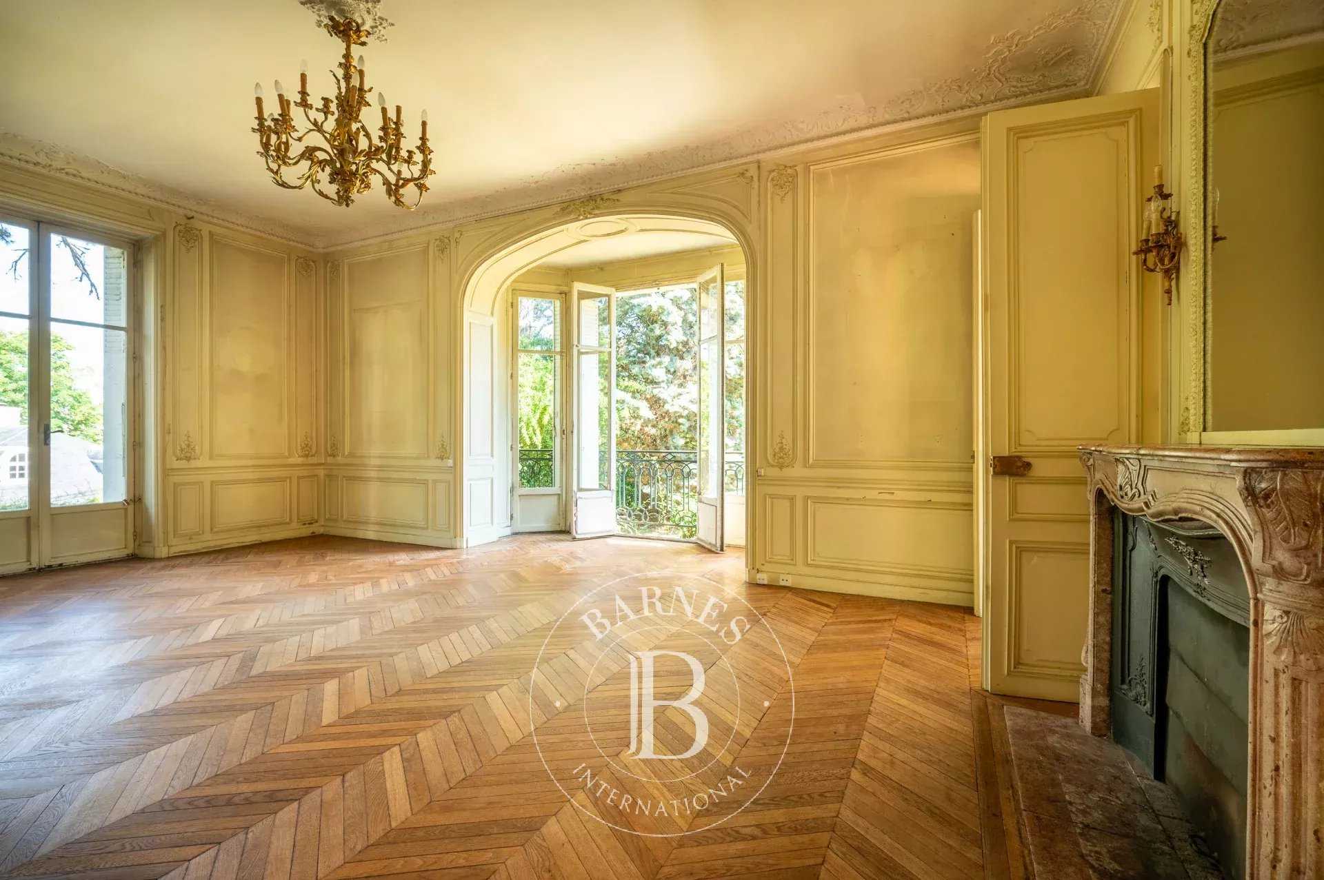 Rueil-Malmaison  - Maison 12 Pi&egrave;ces 7 Chambres