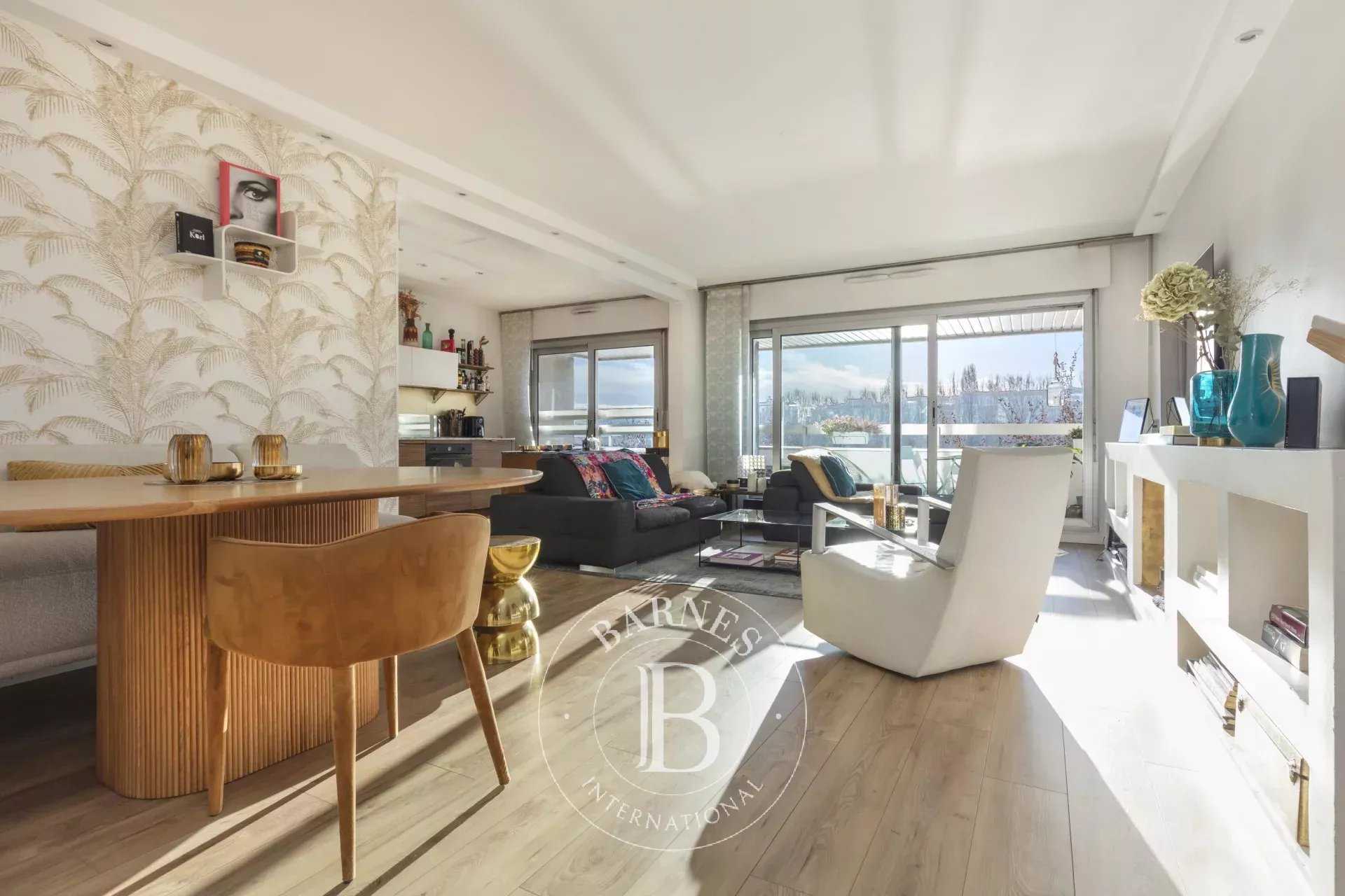 Courbevoie  - Appartement 5 Pi&egrave;ces 3 Chambres