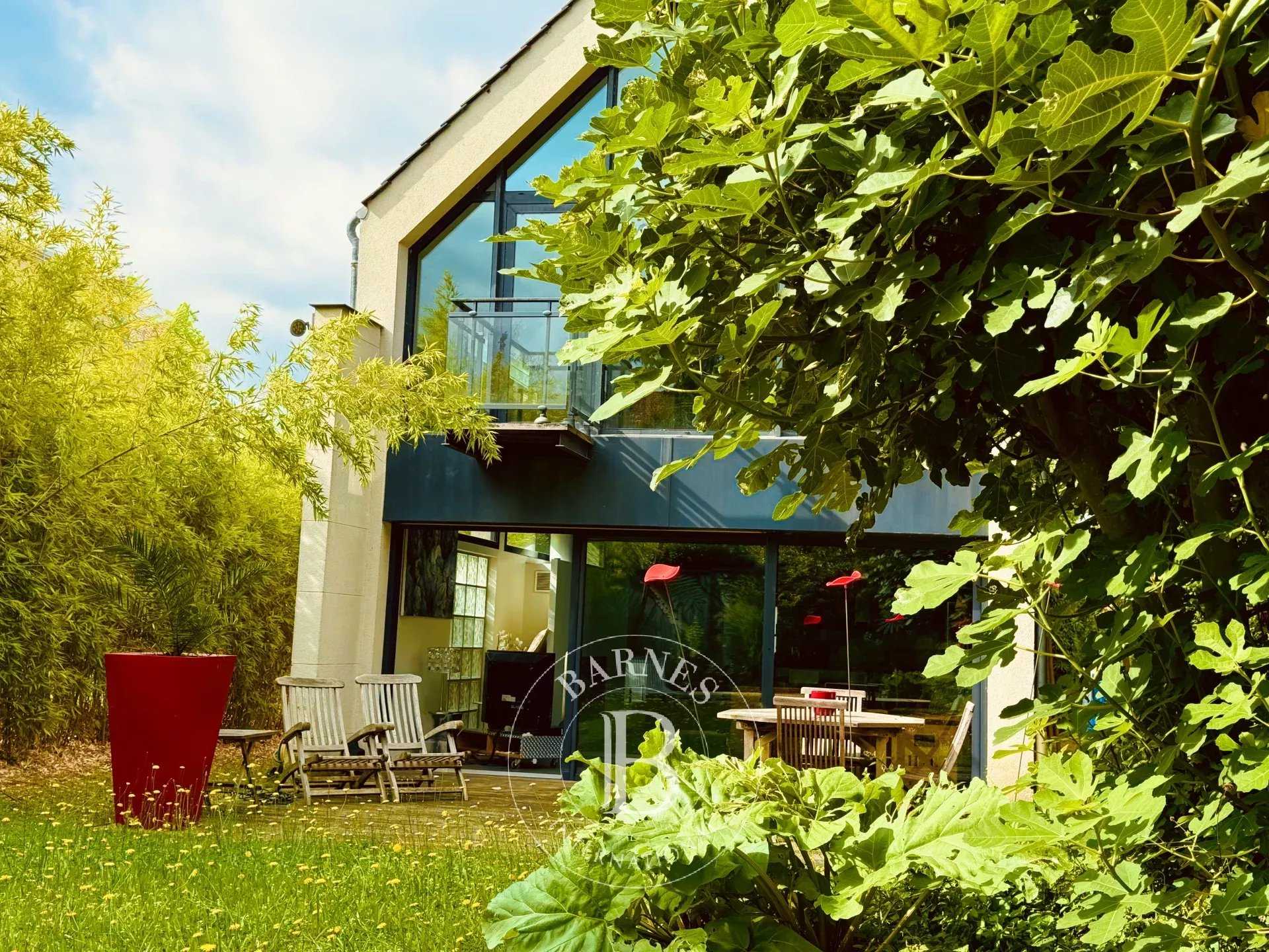 Suresnes  - House 4 Bedrooms