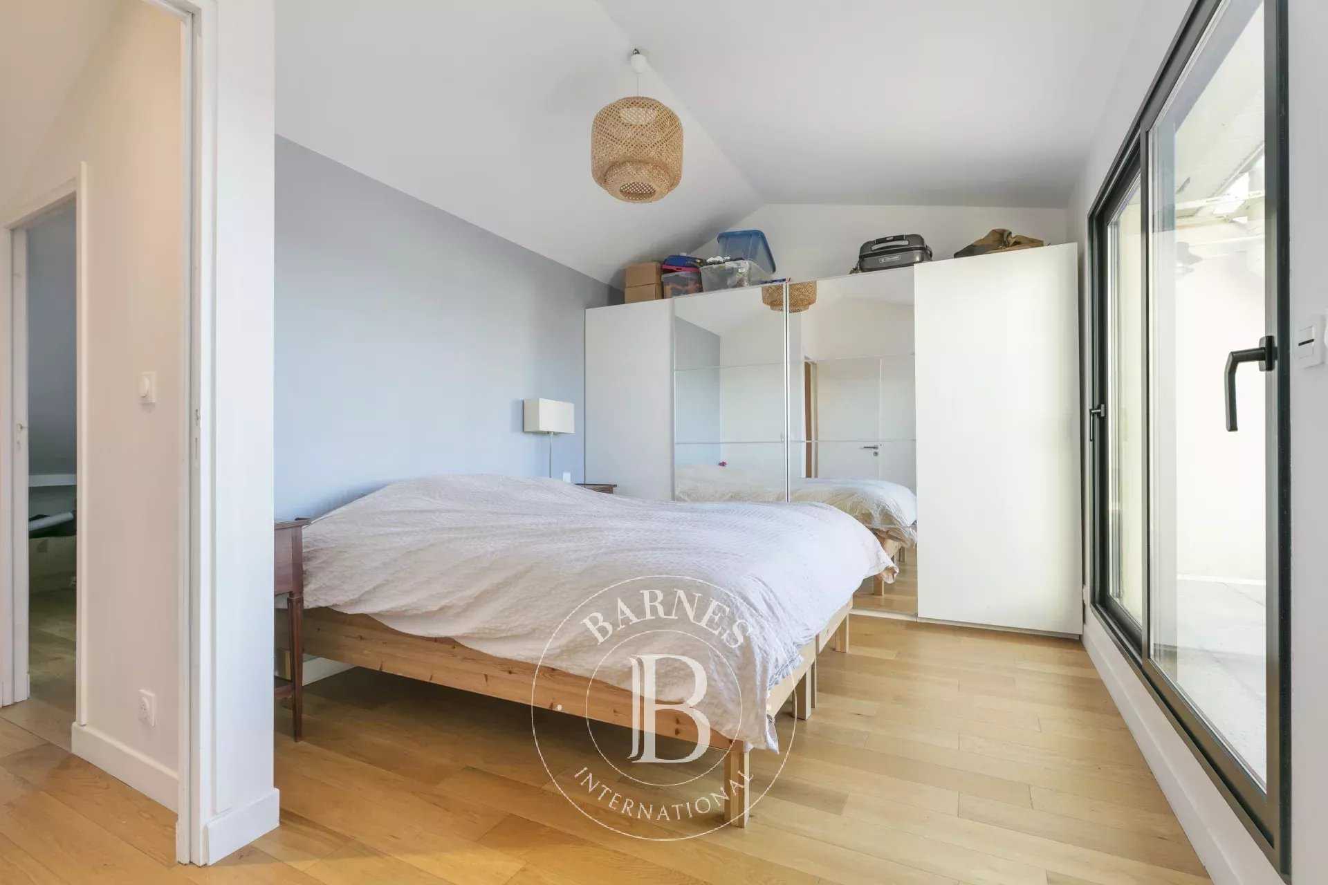 Suresnes  - Maison 6 Pi&egrave;ces 4 Chambres