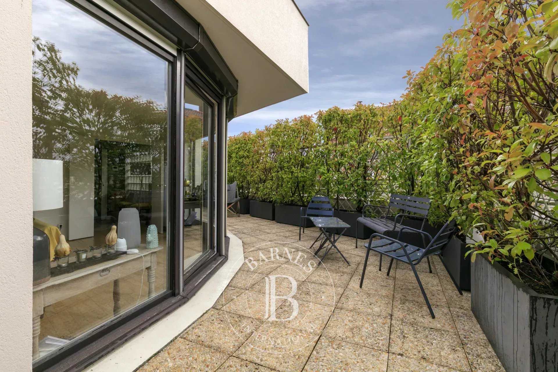Suresnes  - Appartement 4 Pièces 3 Chambres