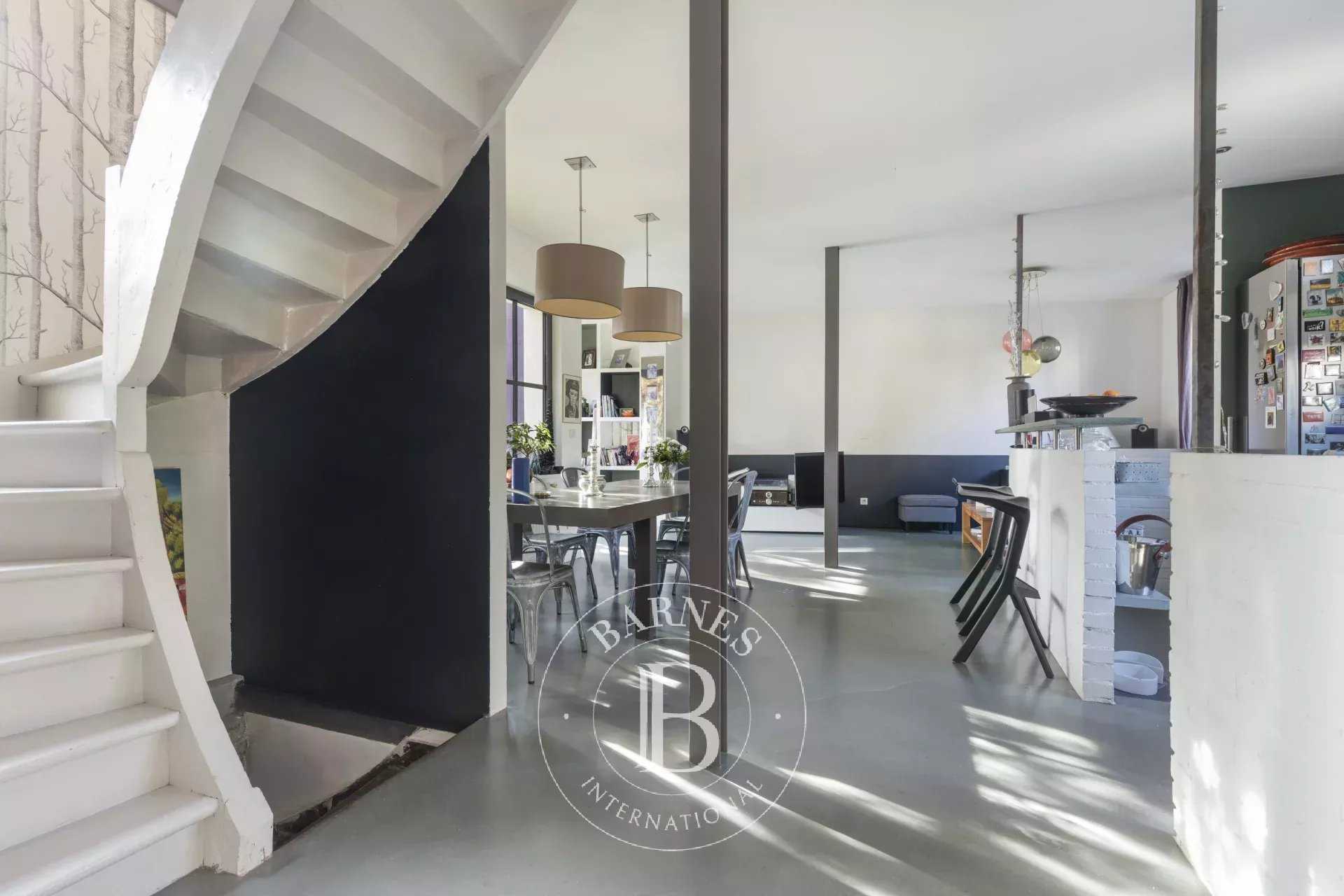 Suresnes  - Maison 6 Pi&egrave;ces 4 Chambres