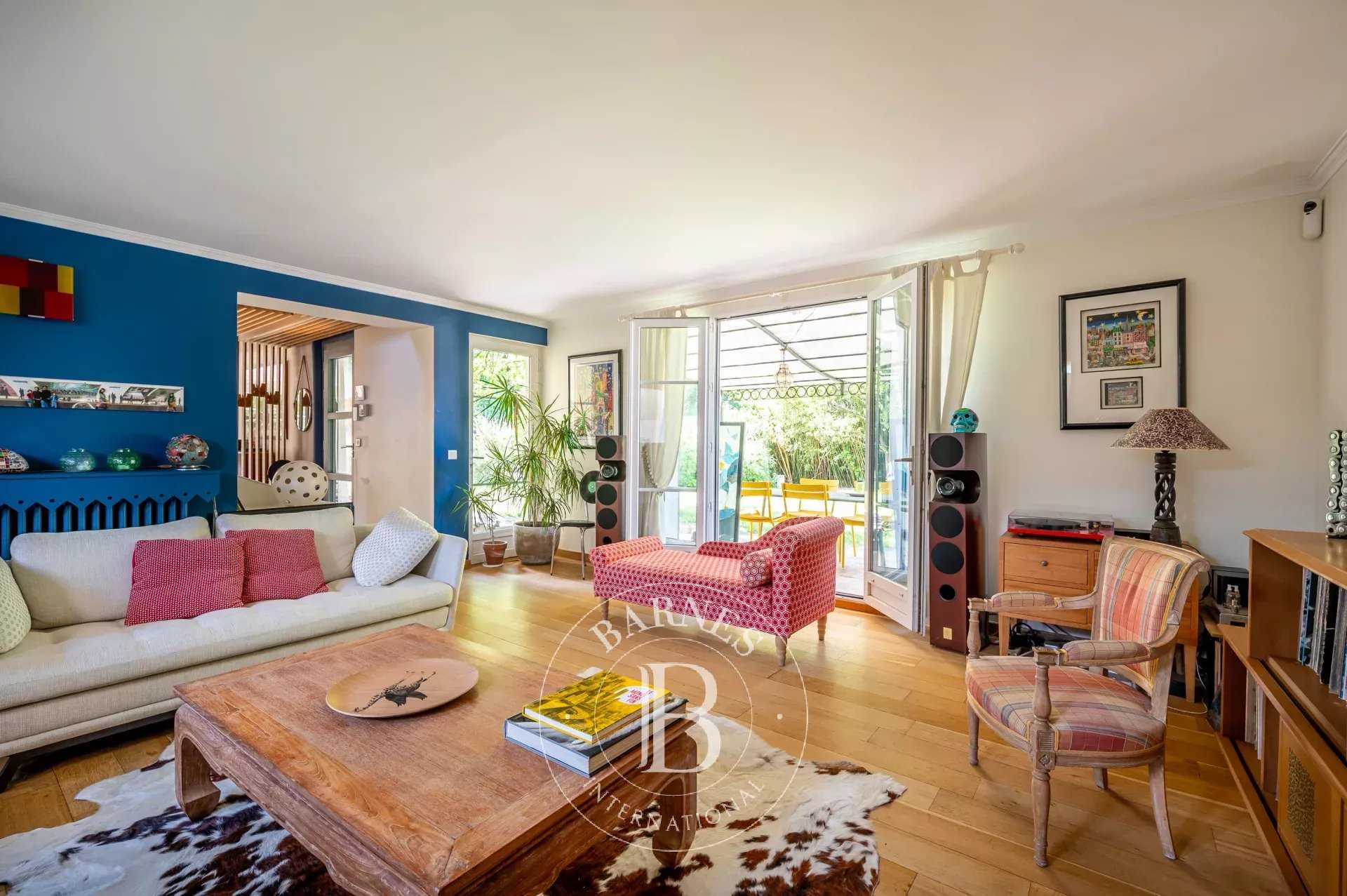 Nanterre  - Maison 8 Pi&egrave;ces 5 Chambres