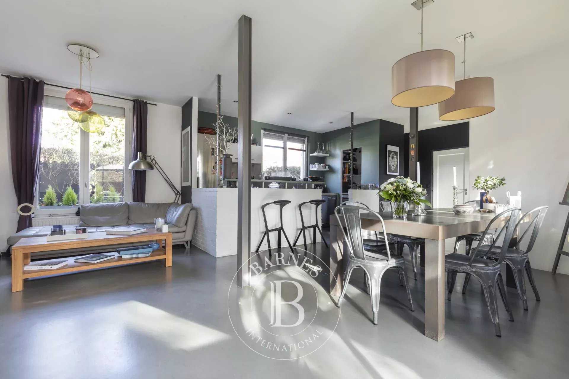 Suresnes  - Maison 6 Pi&egrave;ces 4 Chambres