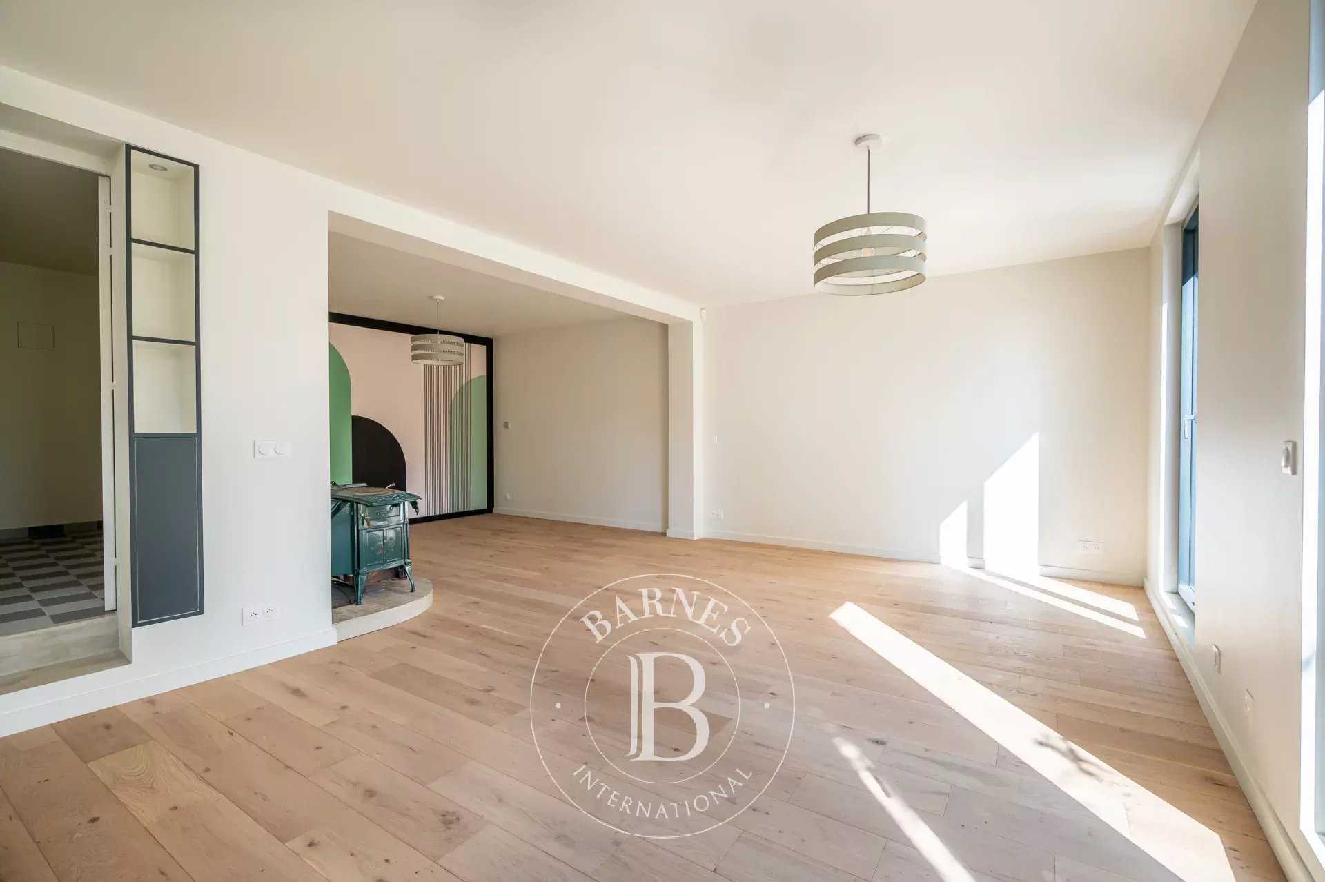 Colombes  - Maison 7 Pièces 5 Chambres