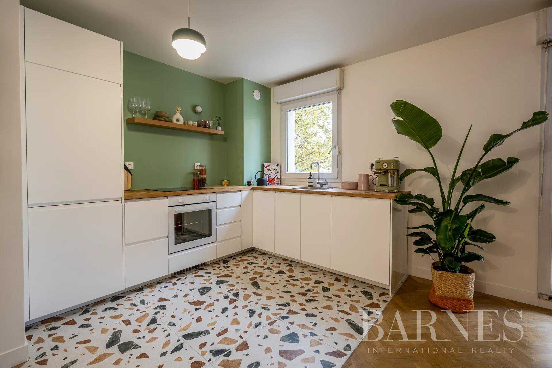 Courbevoie  - Piso 3 Cuartos 2 Habitaciones