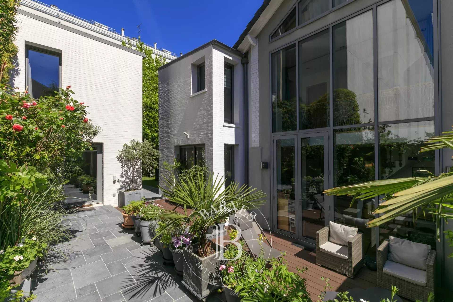 Courbevoie  - Maison 10 Pi&egrave;ces 6 Chambres