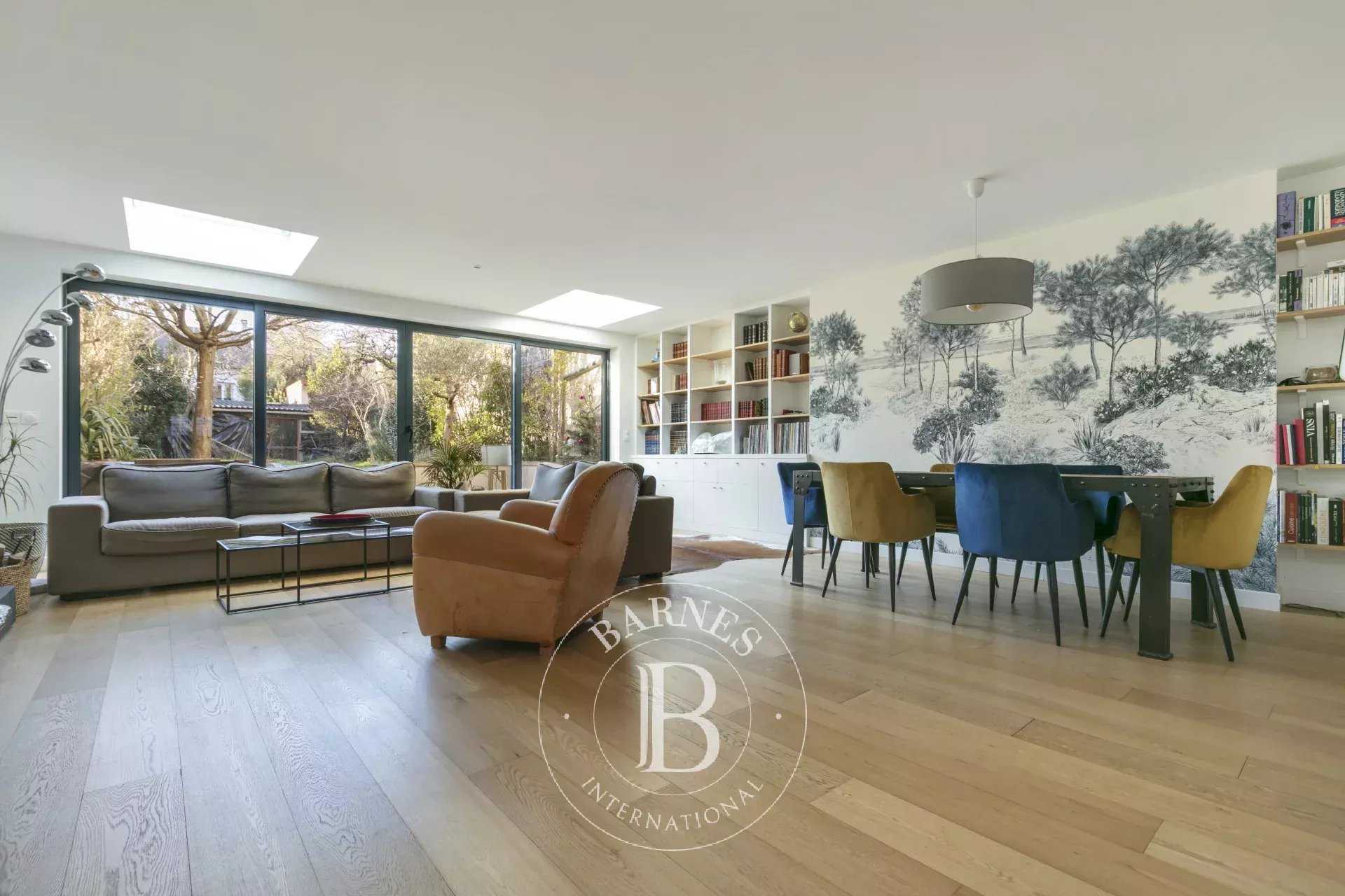 Suresnes  - Maison 6 Pi&egrave;ces 4 Chambres