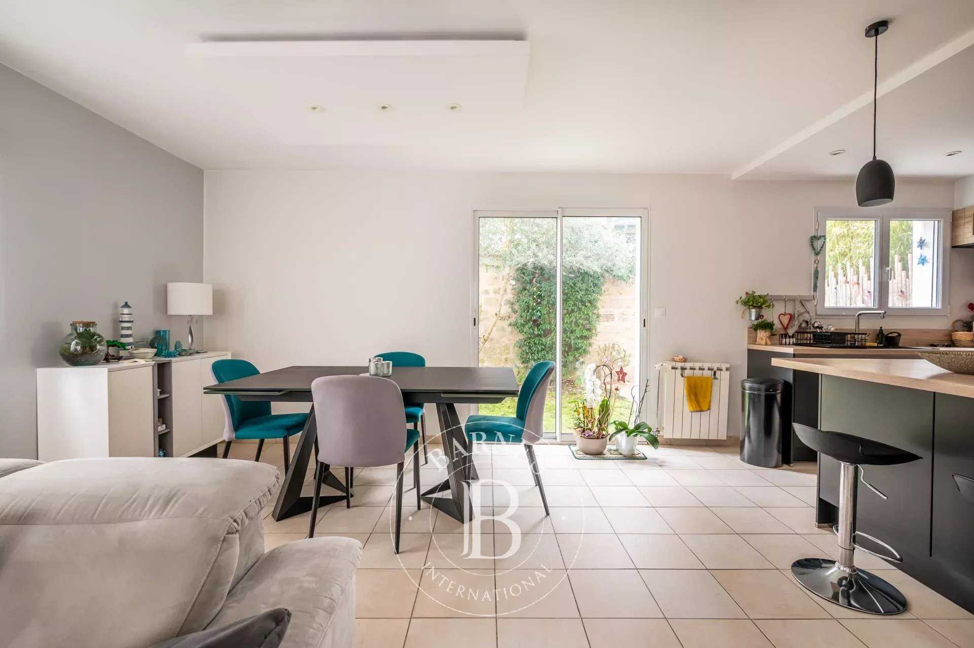 Asnières-sur-Seine  - Maison 5 Pi&egrave;ces 4 Chambres