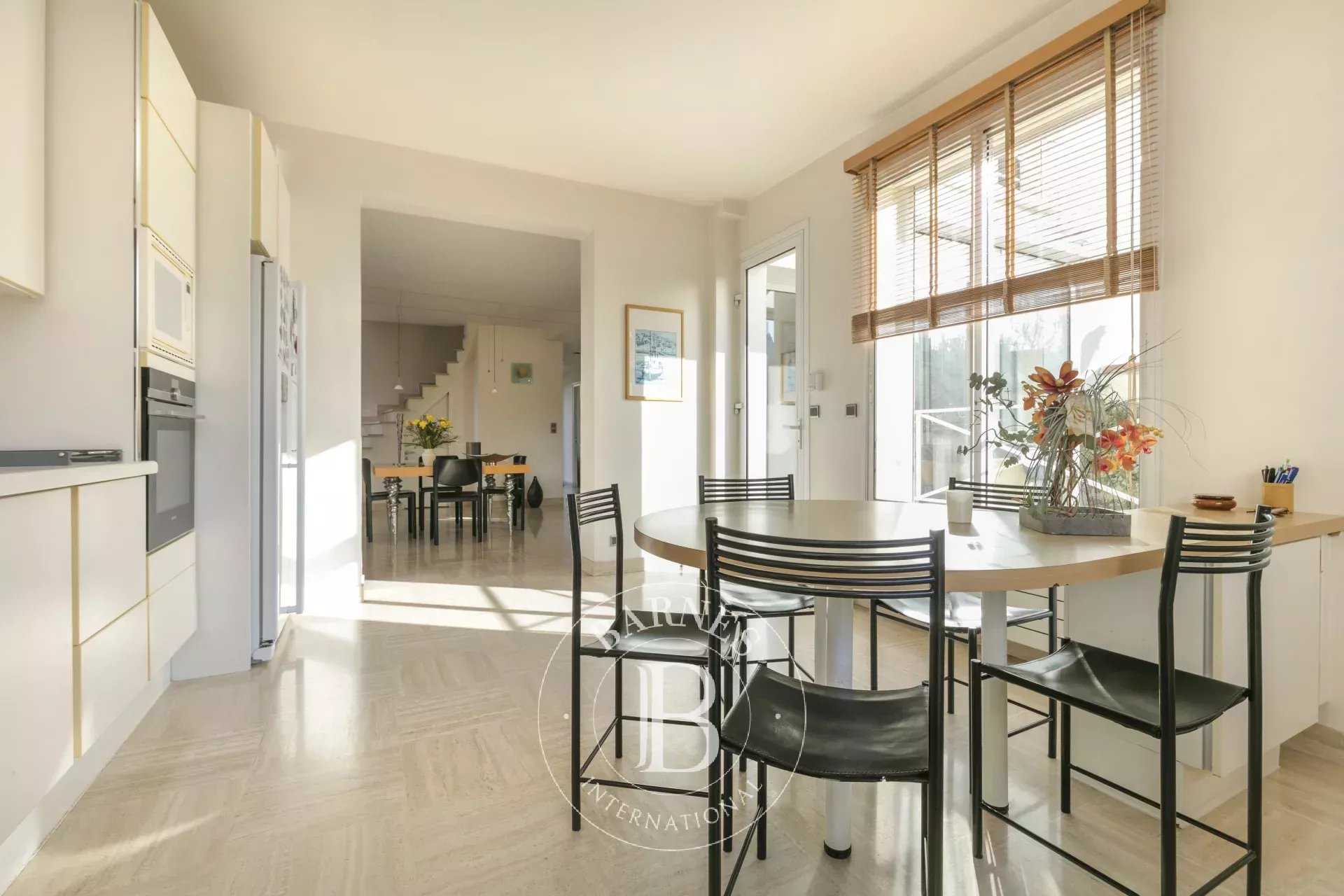 Courbevoie  - House 5 Bedrooms